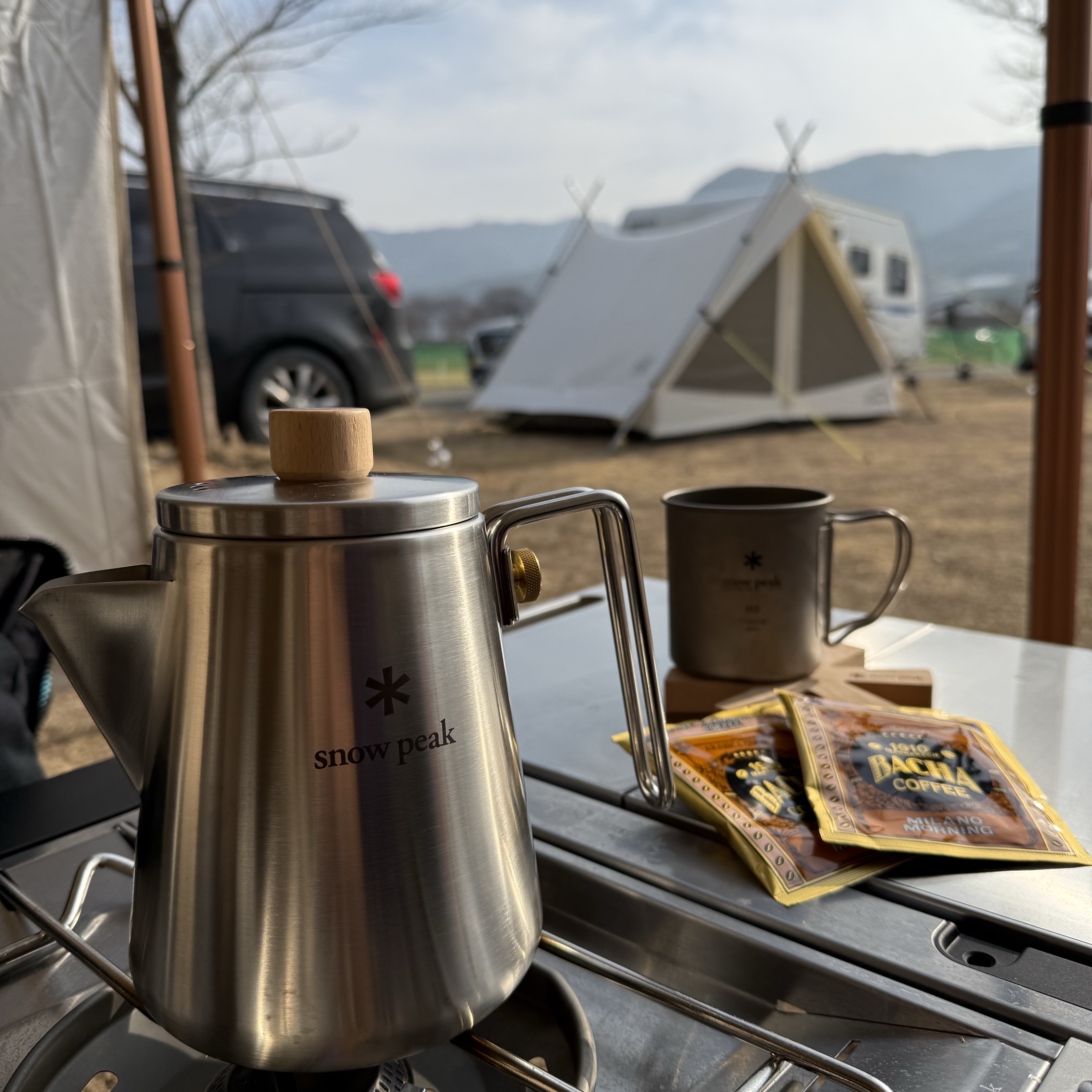 Snow Peak Field Barista Kettle, Snow Peak Titanium Single Mug 450 착용 스타일