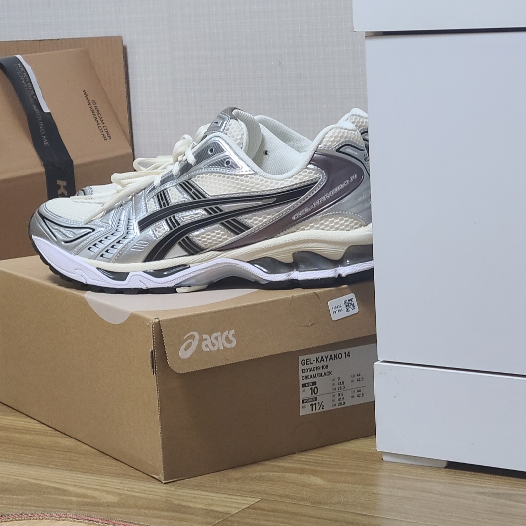 Asics Gel-Kayano 14 Cream Black 착용 스타일