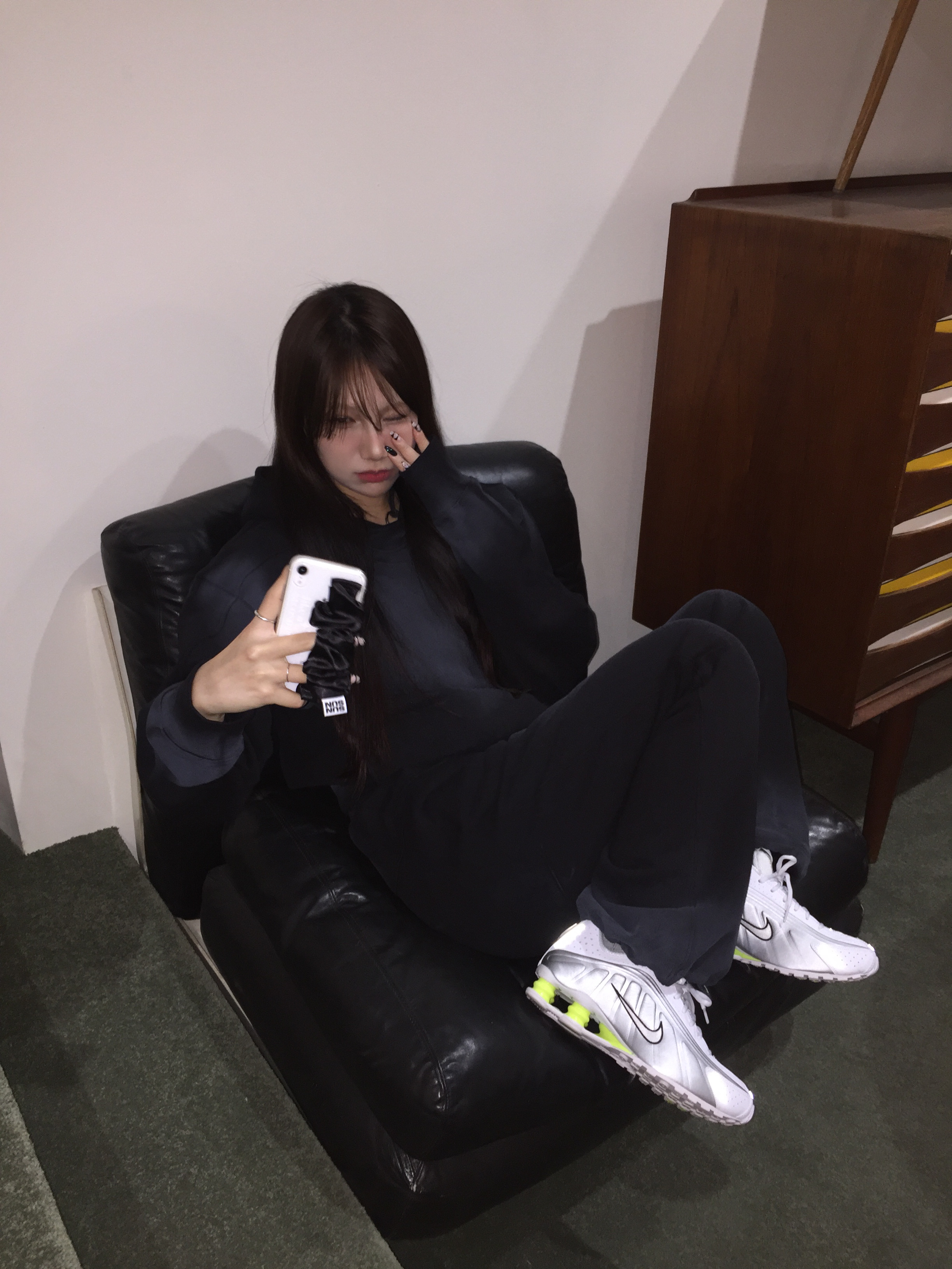 (W) Nike Shox R4 White Metallic Silver 착용 스타일