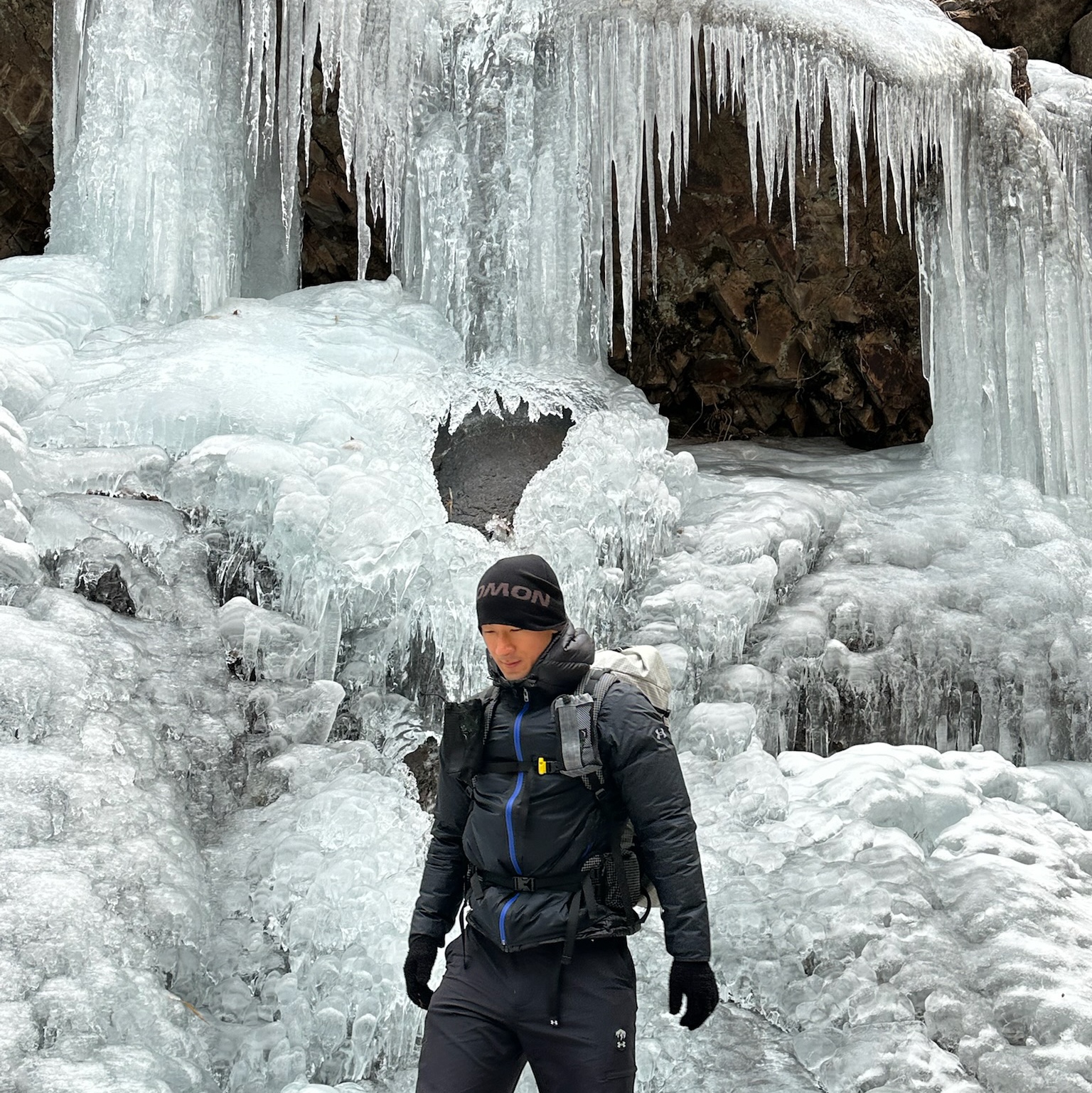 Salomon Peak Beanie Black 착용 스타일