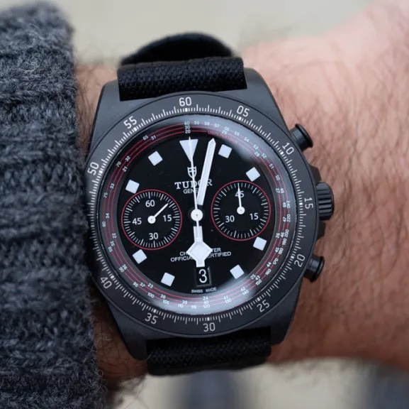 Tudor Pelagos FXD Chrono MT5813 43mm Fabric Strap Black 착용 스타일