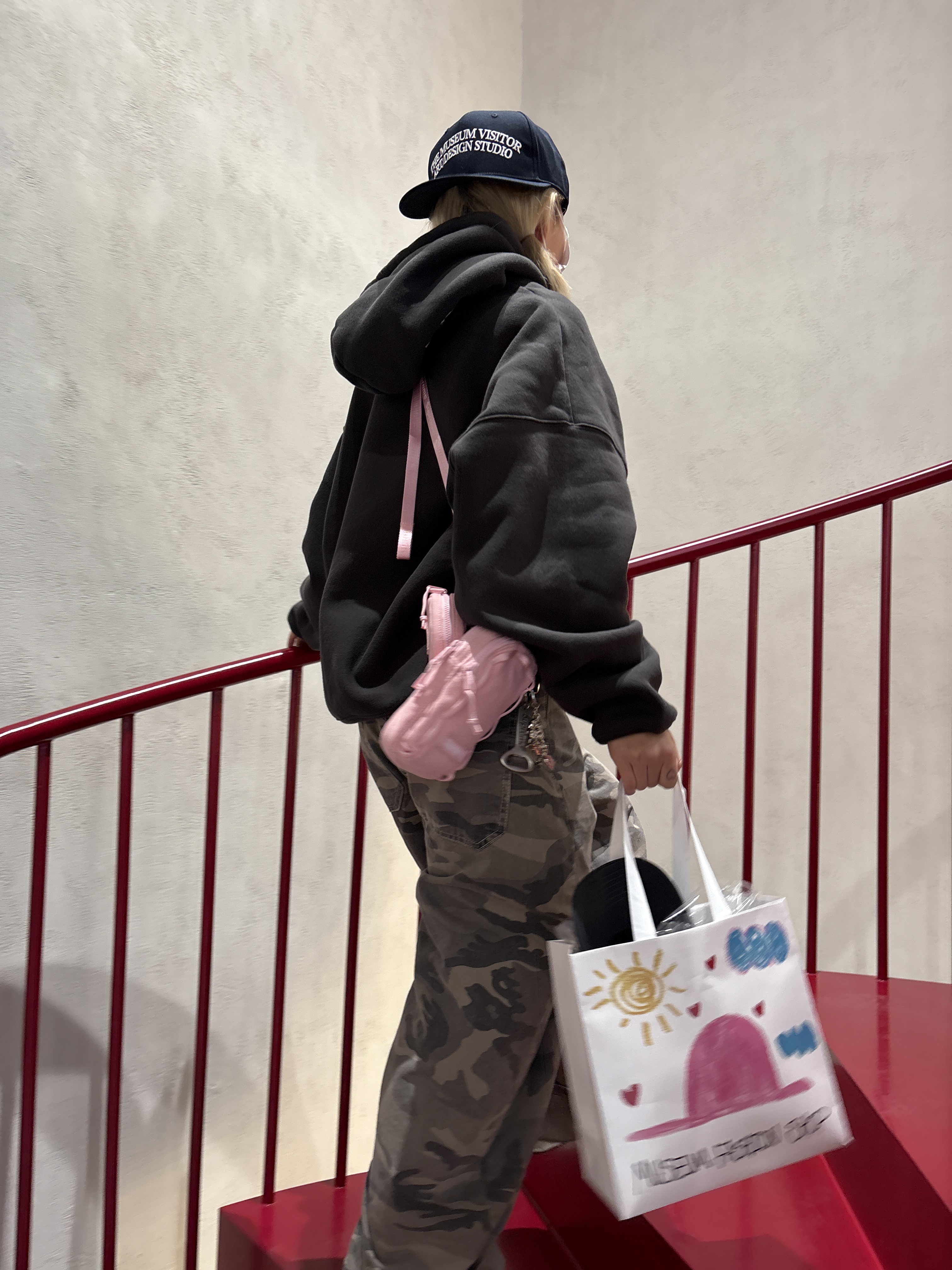 Supreme Camera Bag + Mini Pouch Light Pink - 25SS, Human Made Animal Heart Keyring Silver Red 착용 스타일