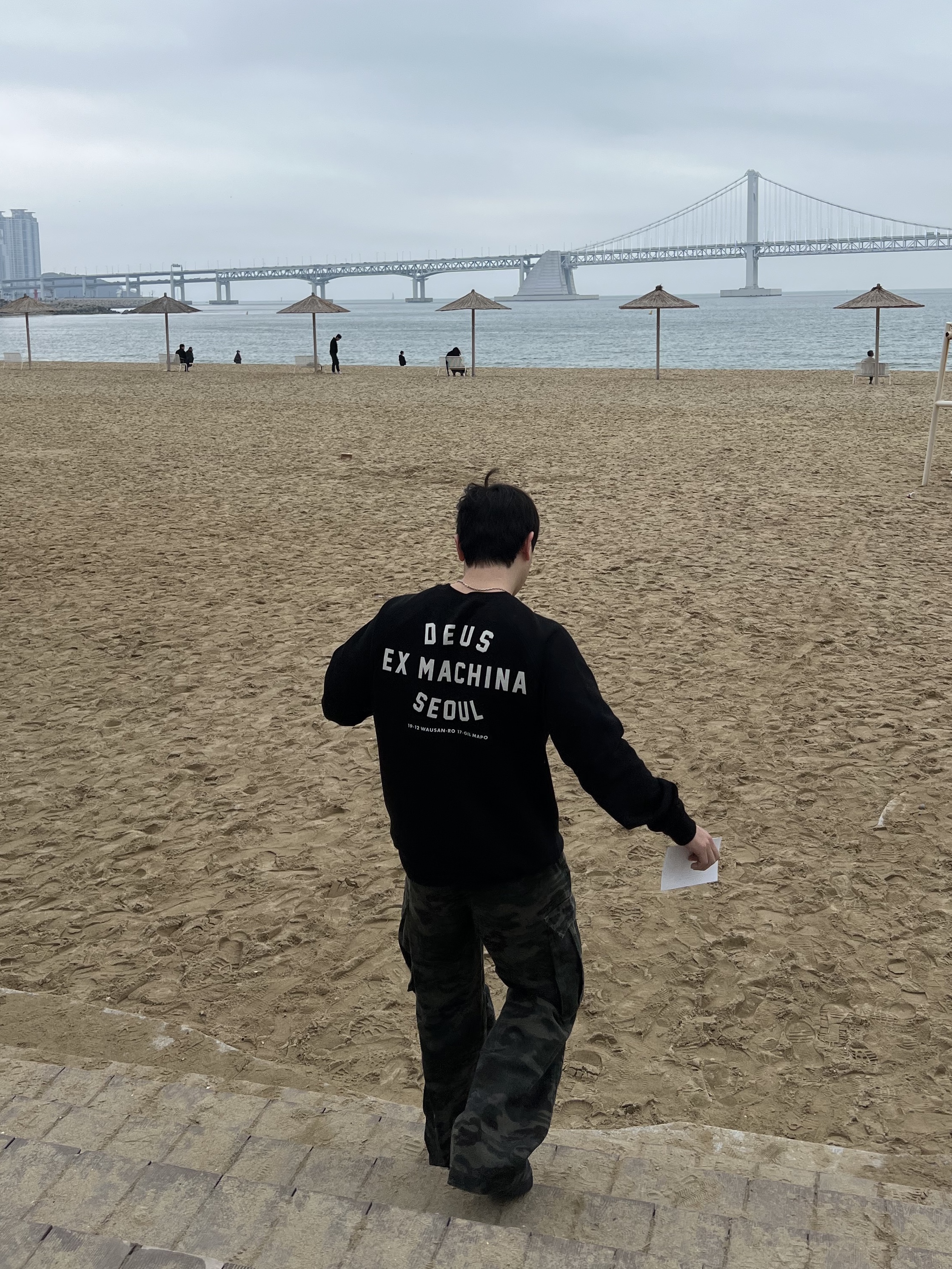 Deus Ex Machina Seoul Address Crew Black, Nike x Supreme Air Force 1 Low Black 착용 스타일