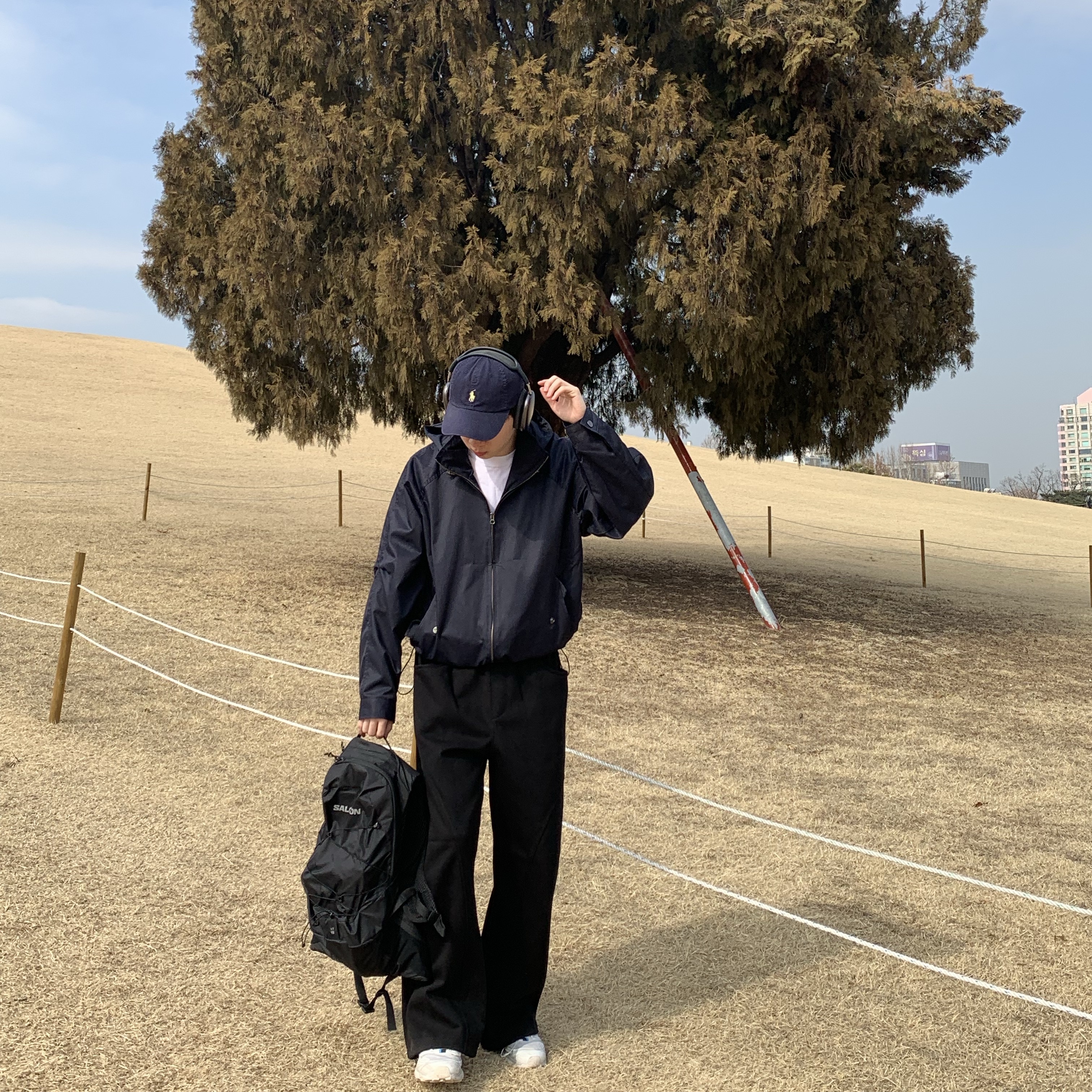 Salomon Trailblazer 20 Black, Apple AirPods Max Lightning Space Gray (Korean Ver.) 착용 스타일 - 1