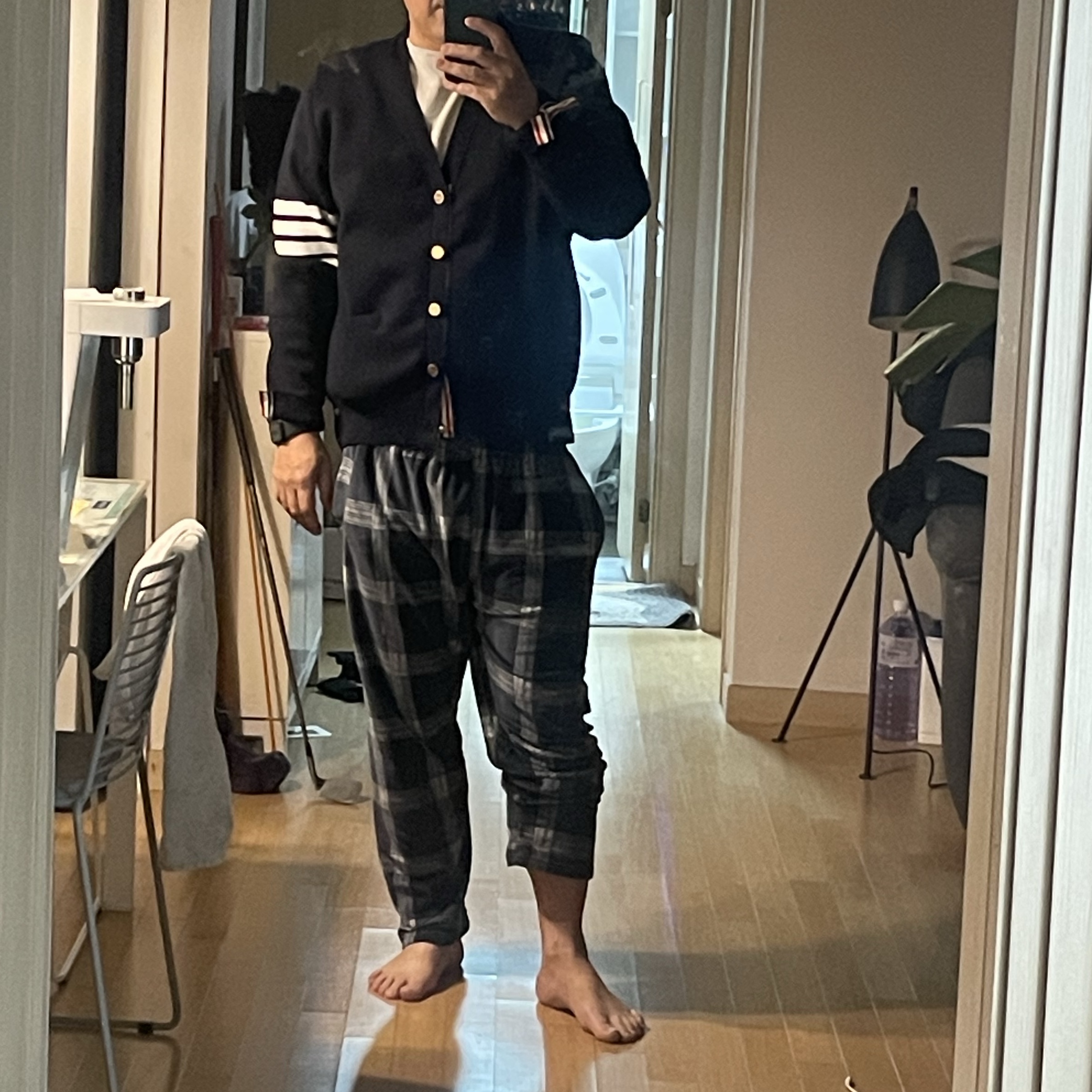 Thom Browne Milano Stitch 4-Bar Cardigan Navy 착용 스타일