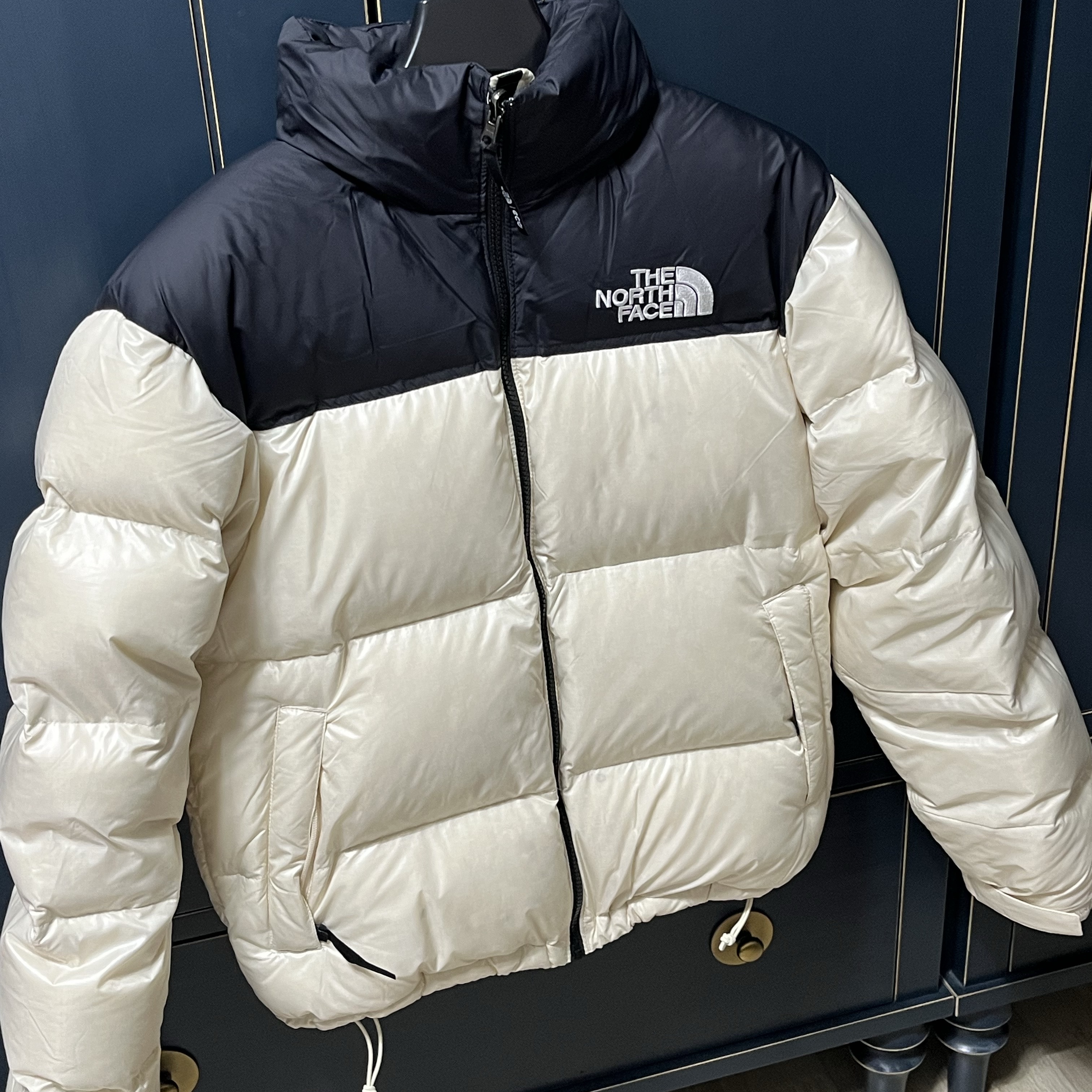 The North Face 1996 Eco Nuptse Jacket Cream 착용 스타일