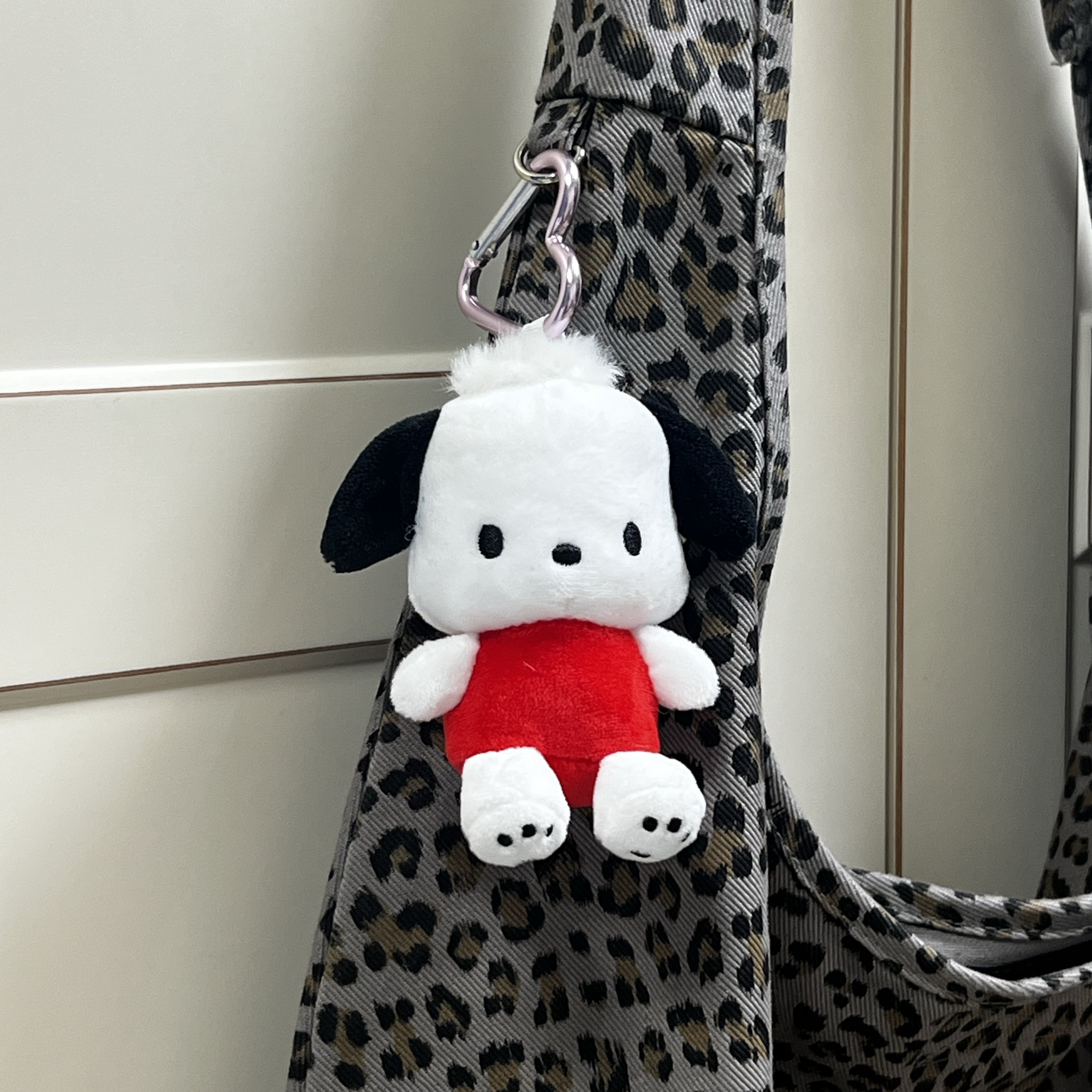 Sanrio Pochacco Mini Mascot Holder 착용 스타일