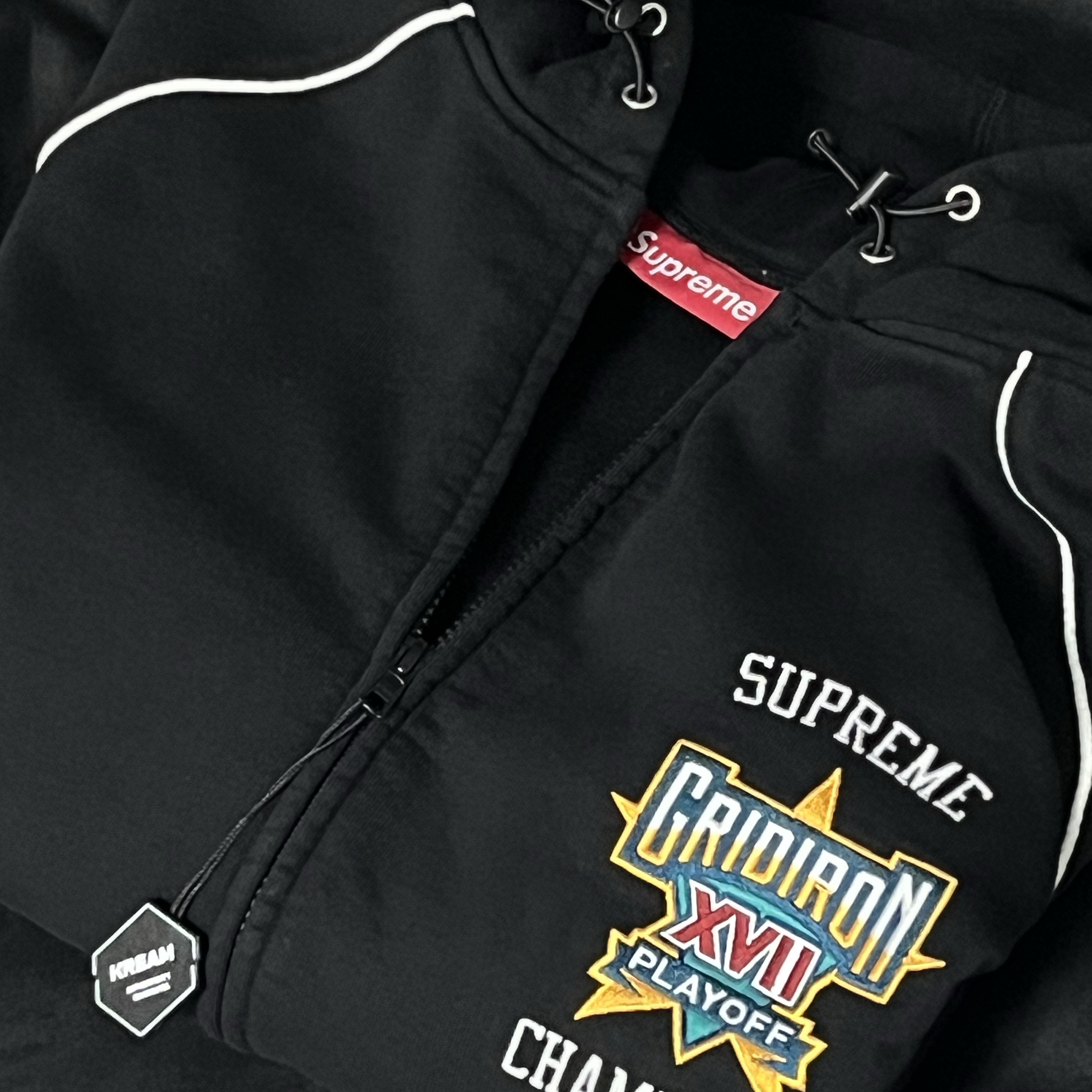 Supreme Playoffs Zip Up Hooded Sweatshirt Black - 25SS 착용 스타일