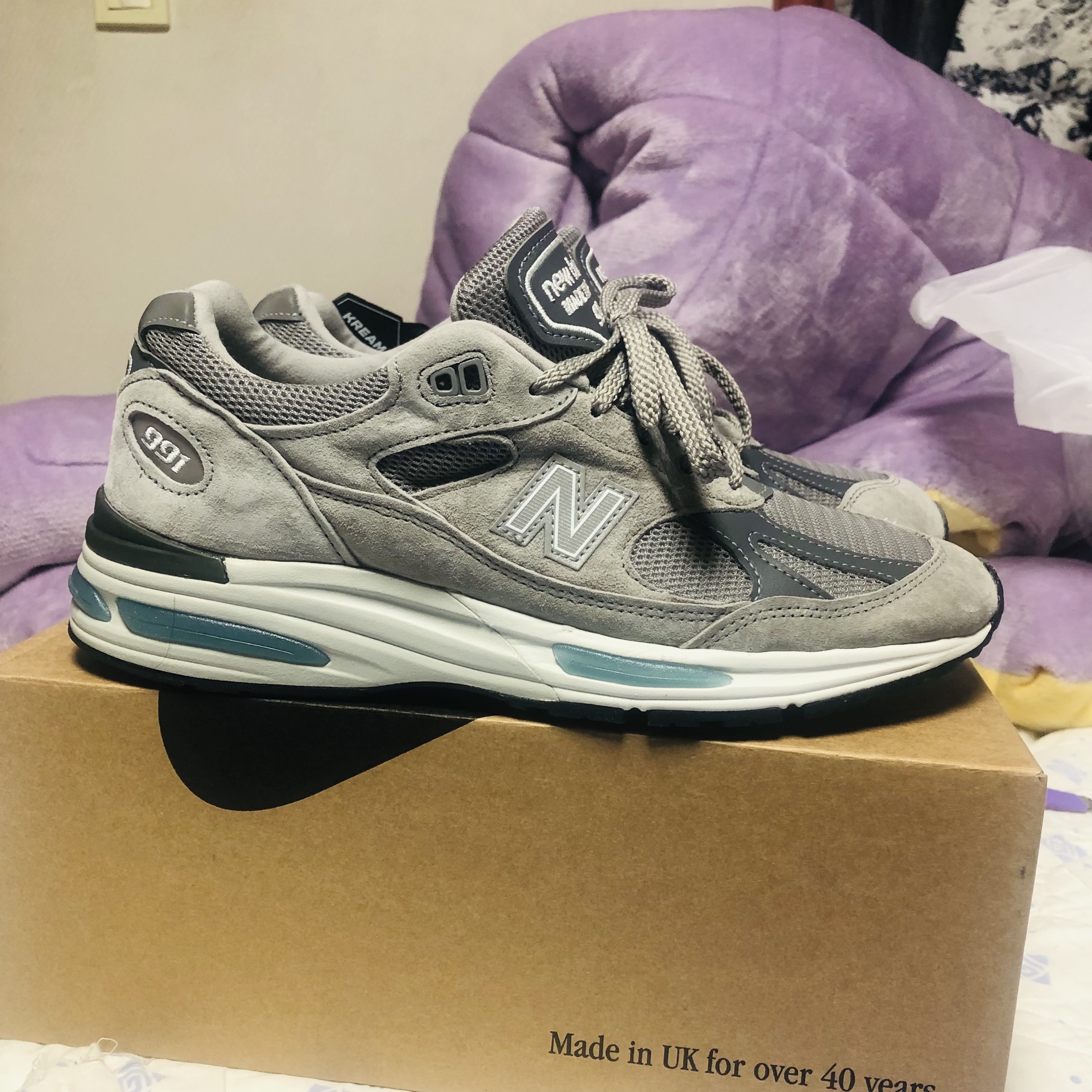 New Balance 991v2 Made in UK Rock Ridge Alloy Silver 착용 스타일