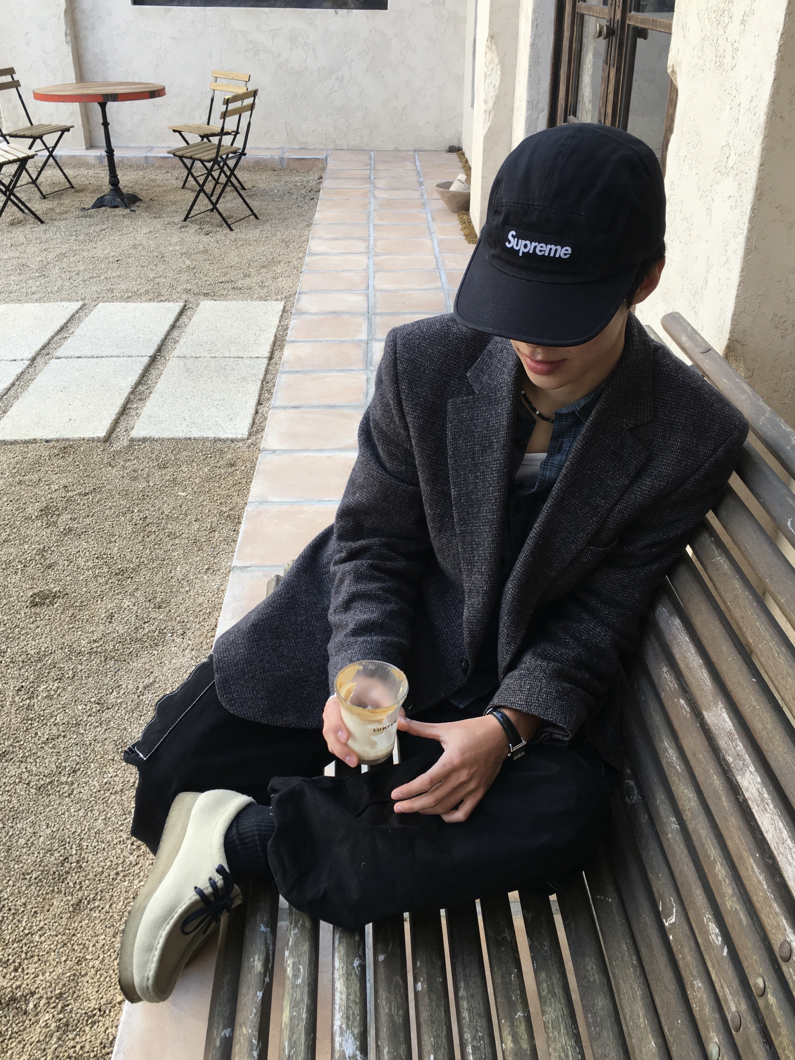 Clarks Wallabee Maple Suede, Supreme Washed Chino Twill Camp Cap Black 착용 스타일 - 2