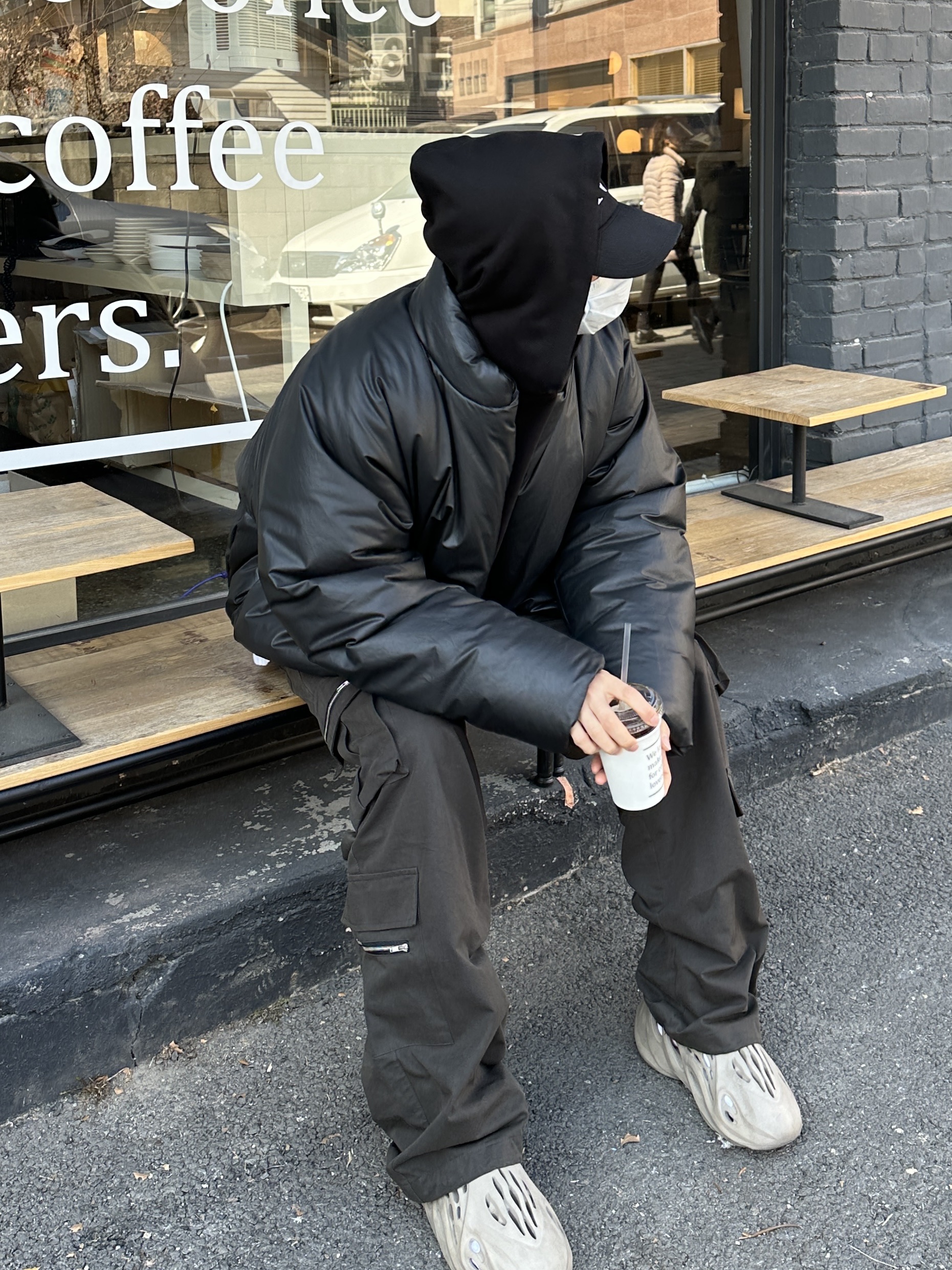 Yeezy Gap Round Jacket Black, Adidas Yeezy Foam RNNR Stone Sage 착용 스타일