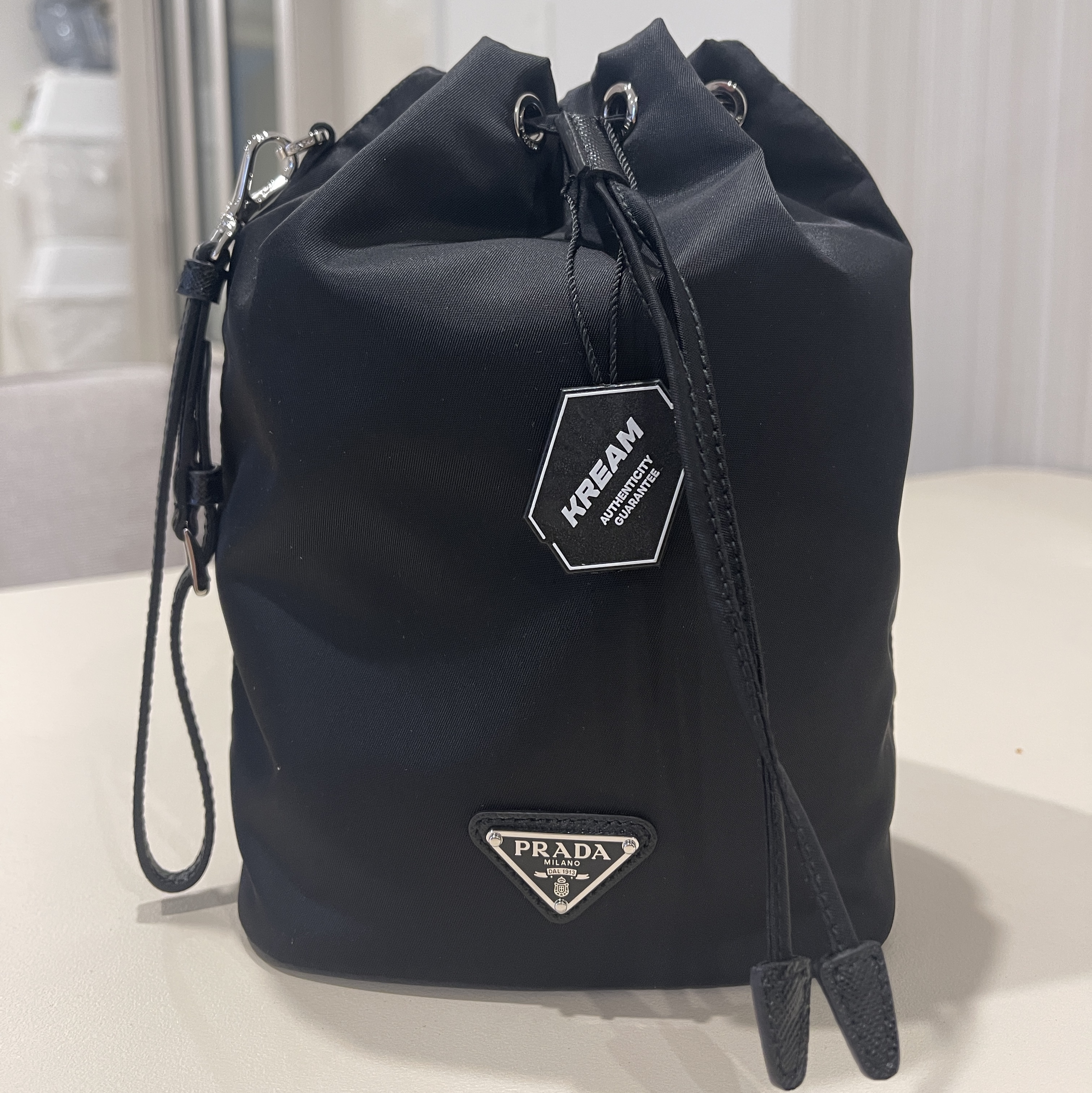 Prada Re-Nylon Drawstring Pouch Black 착용 스타일