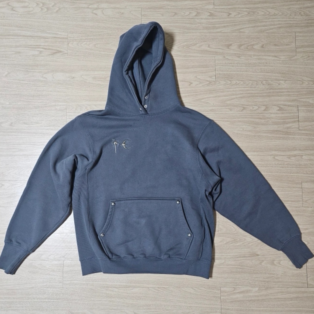 Thug Club Armor Hoodie Gray 착용 스타일