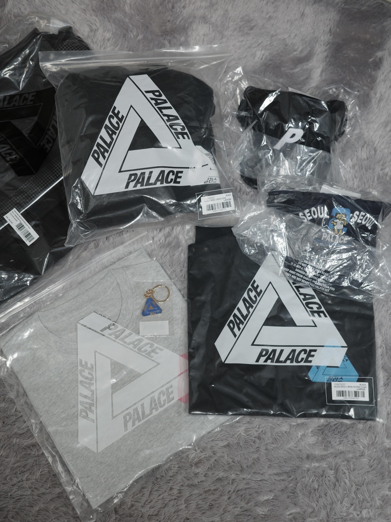 Palace Seoul 2 Seoul Hoodie Black - 25SS, Palace Seoul 2 Seoul Tri-Ferg T-Shirt Black - 25SS 착용 스타일