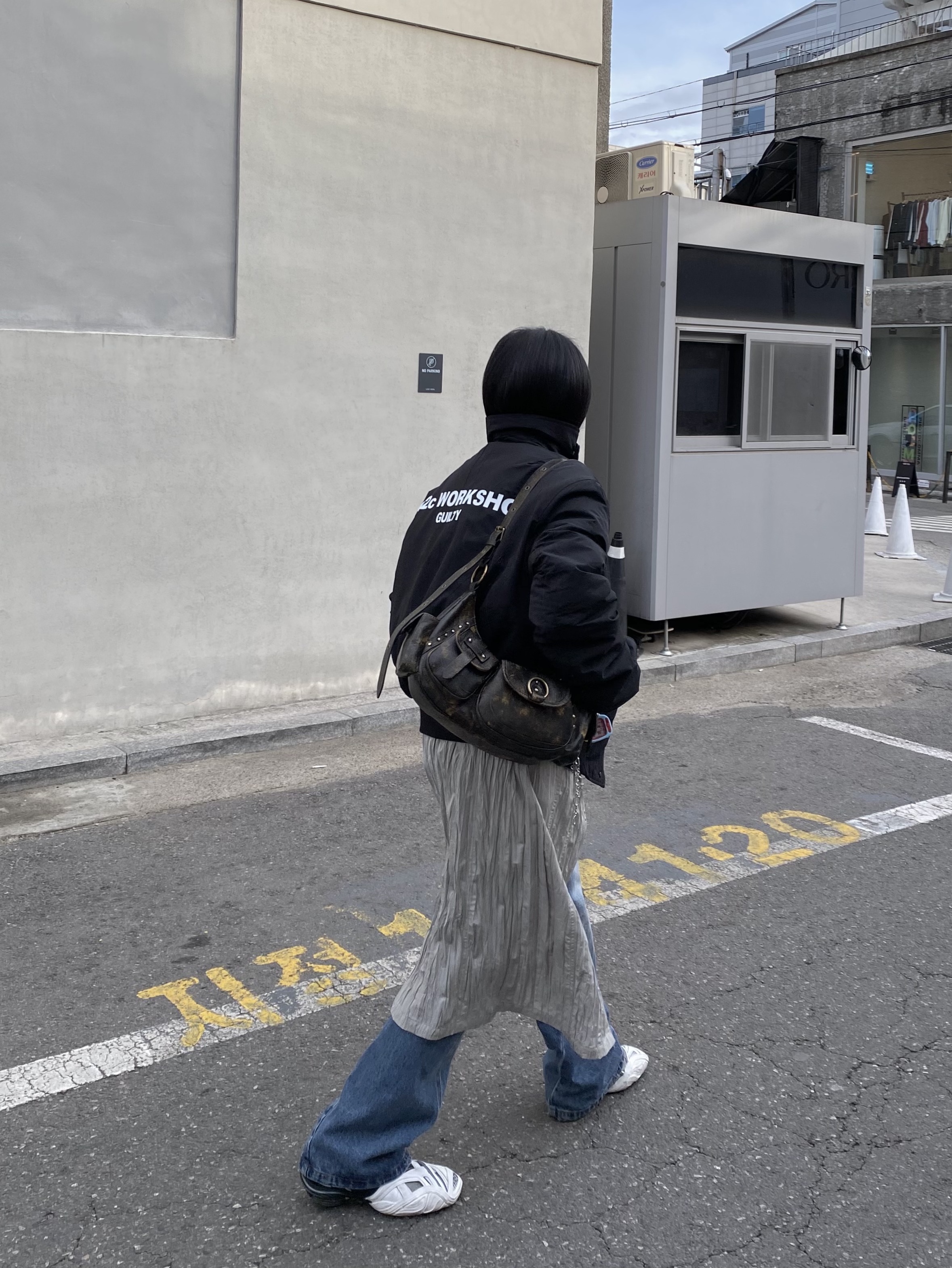 Balenciaga Tyrex Sneakers Black White 착용 스타일