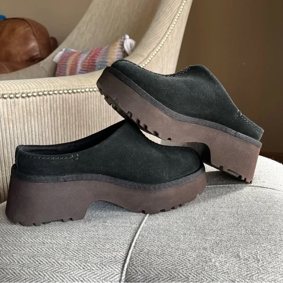 (W) UGG New Heights Clog Black 착용 스타일 - 2