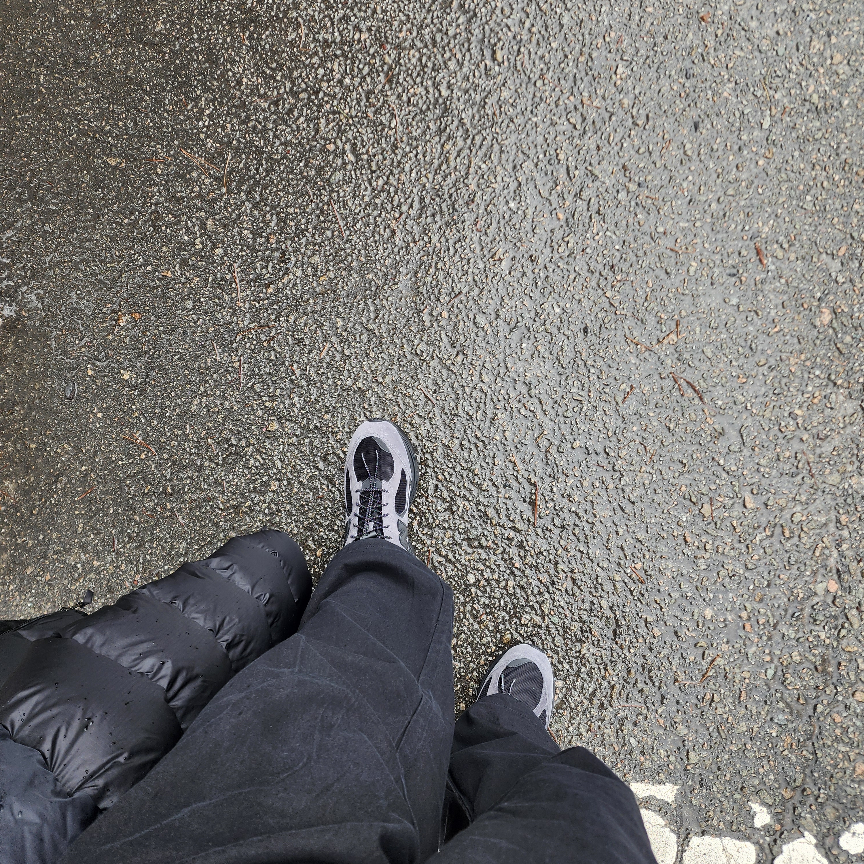 New Balance x JJJJound 2002R Gore-Tex Charcoal 착용 스타일
