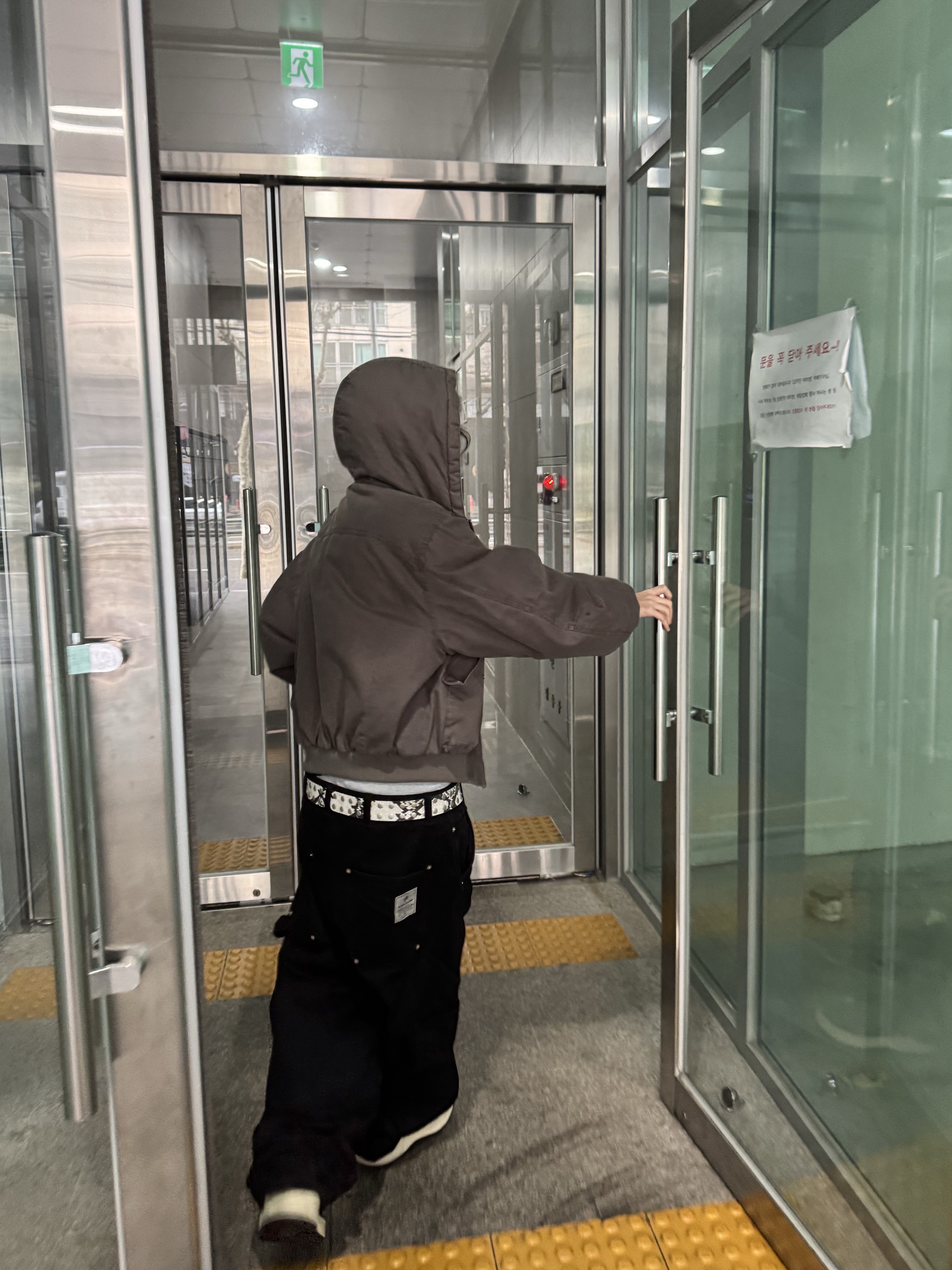 컨버스 x 다크쉐도우 터보웨폰 블랙 크림, 스투시 박서 브리프 그레이 헤더 (3개입) 착용 스타일 - 3