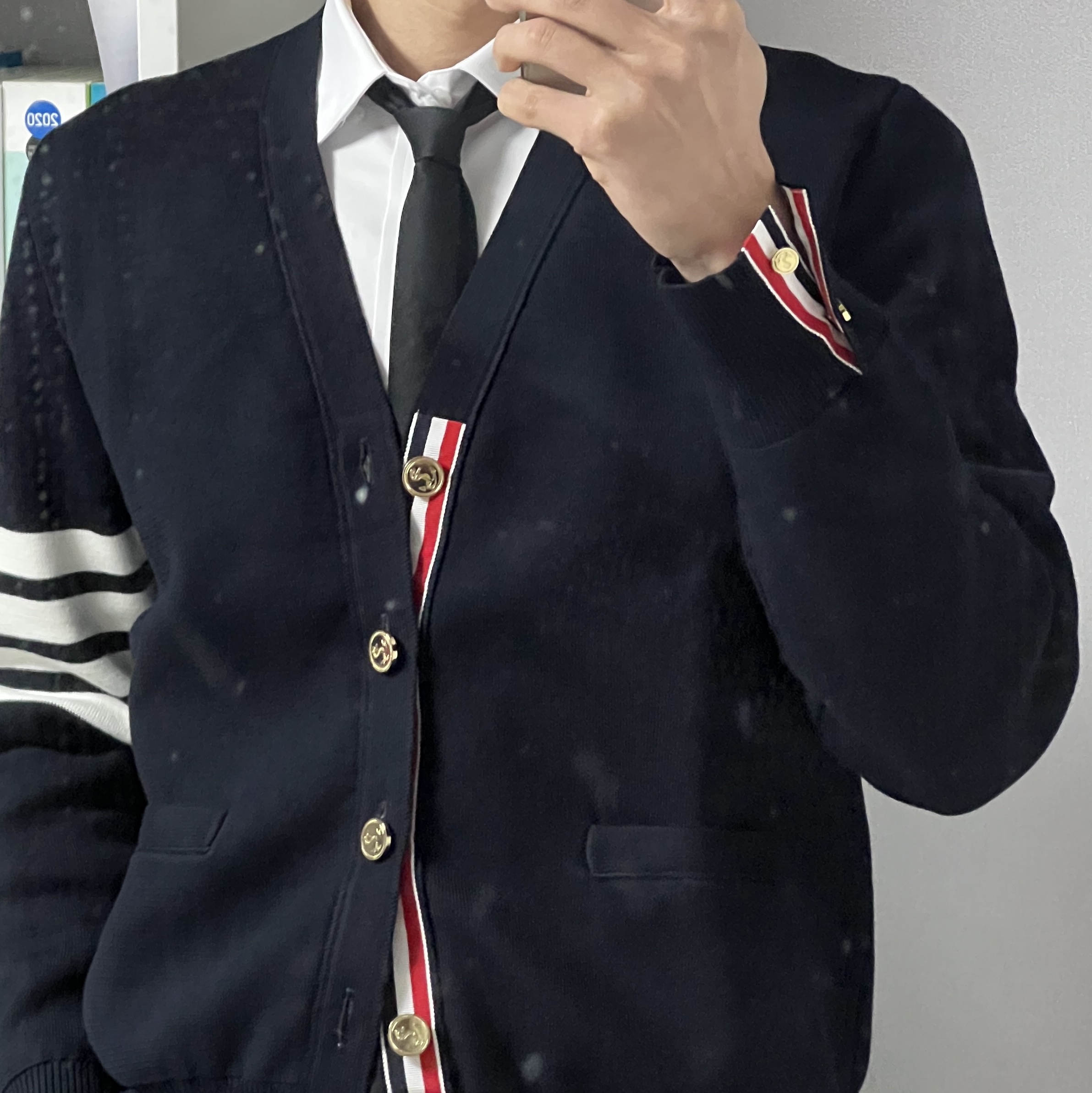 Thom Browne Milano Stitch 4-Bar Cardigan Navy 착용 스타일 - 1