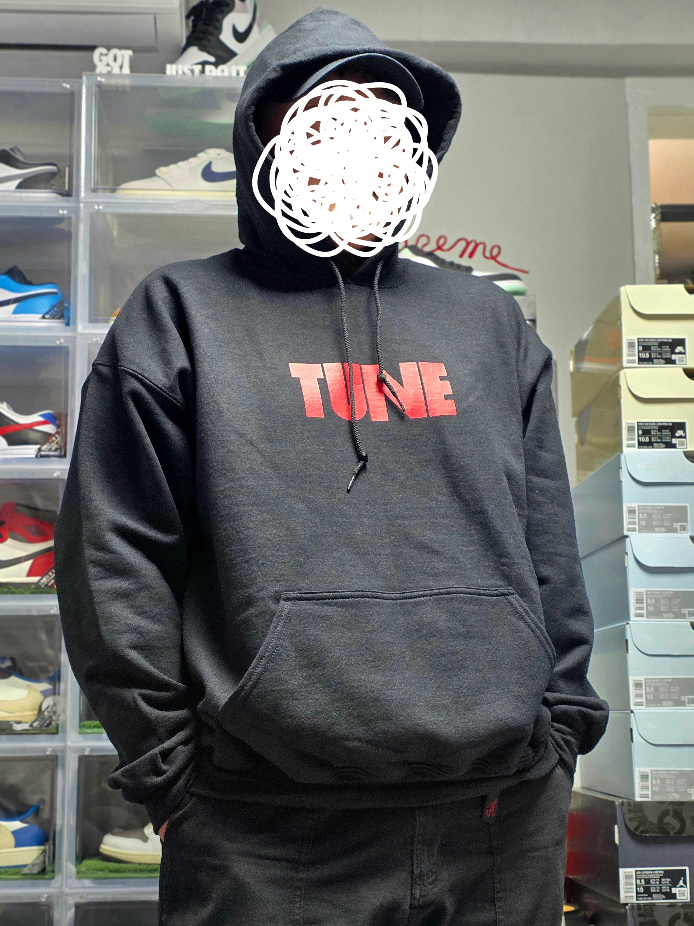 Tune x Jordan Hoodie Black Varsity Red 착용 스타일 - 3