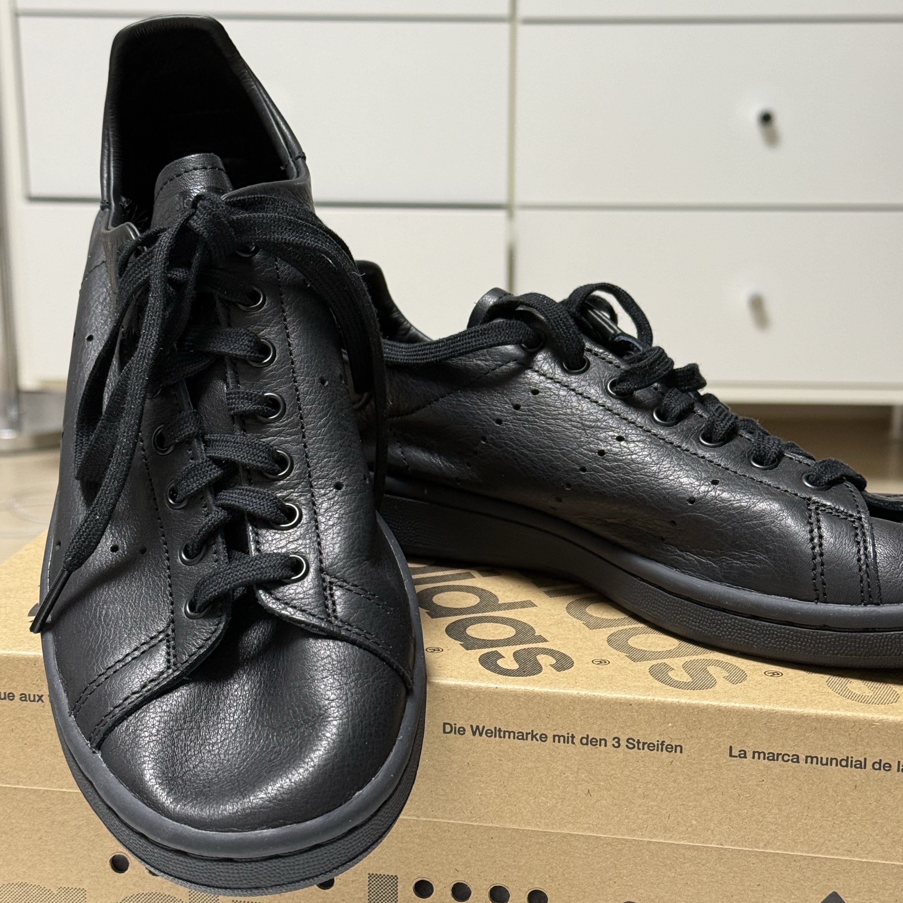 Adidas Stan Smith Decon Core Black 착용 스타일 - 1