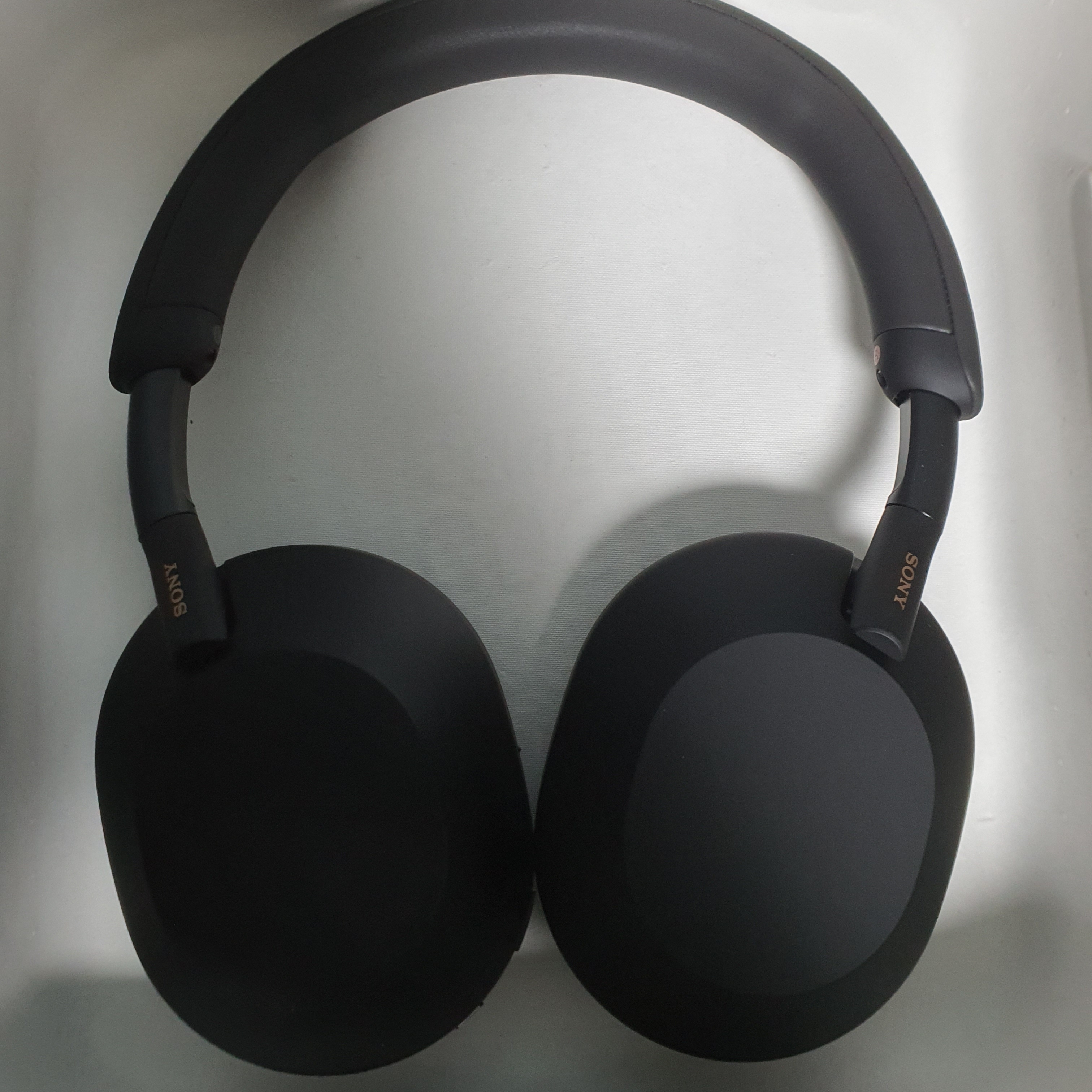 Sony WH-1000XM5 Black (Korean Ver.) 착용 스타일 - 1