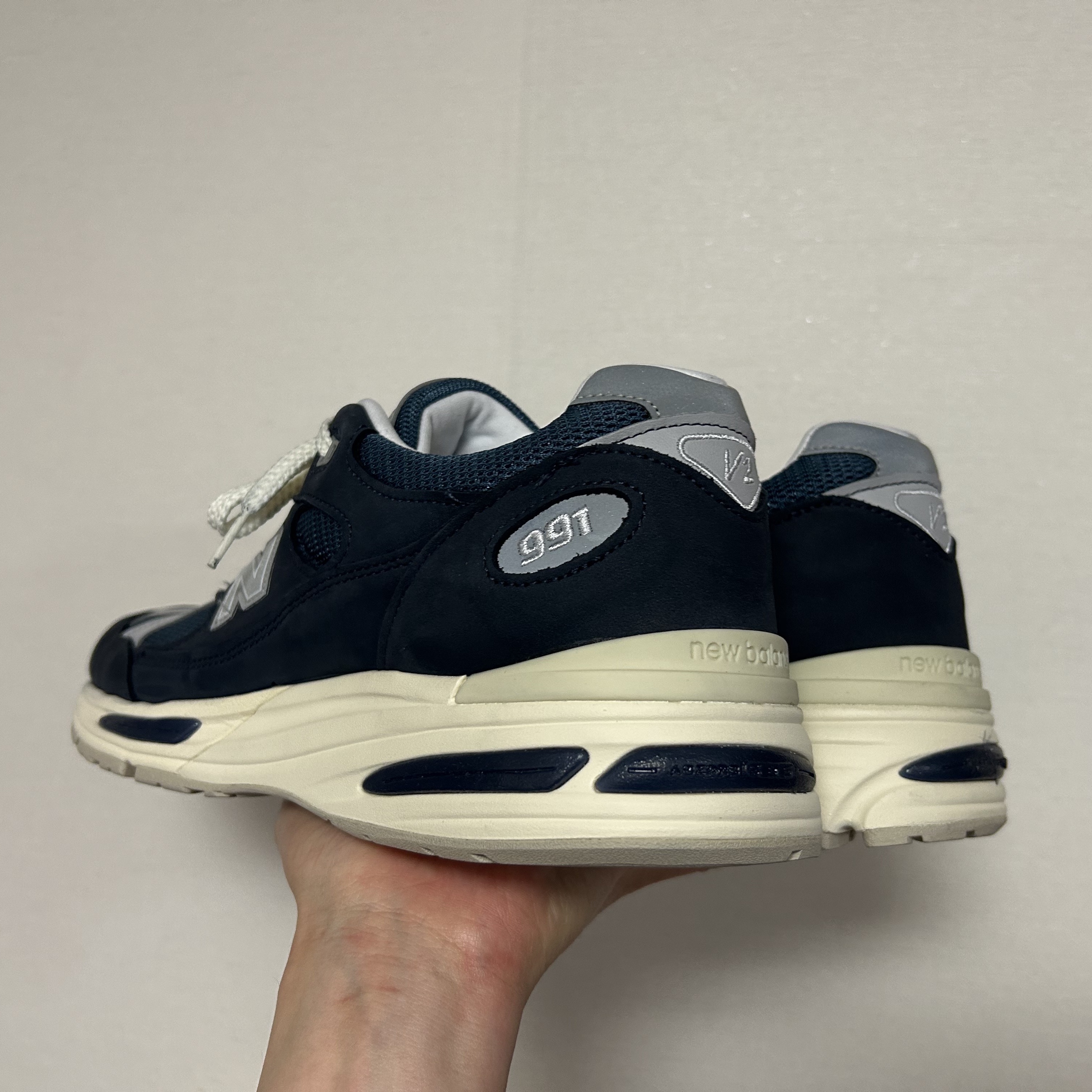 New Balance 991v2 Made in UK Total Eclipse Indian Teal 착용 스타일 - 3