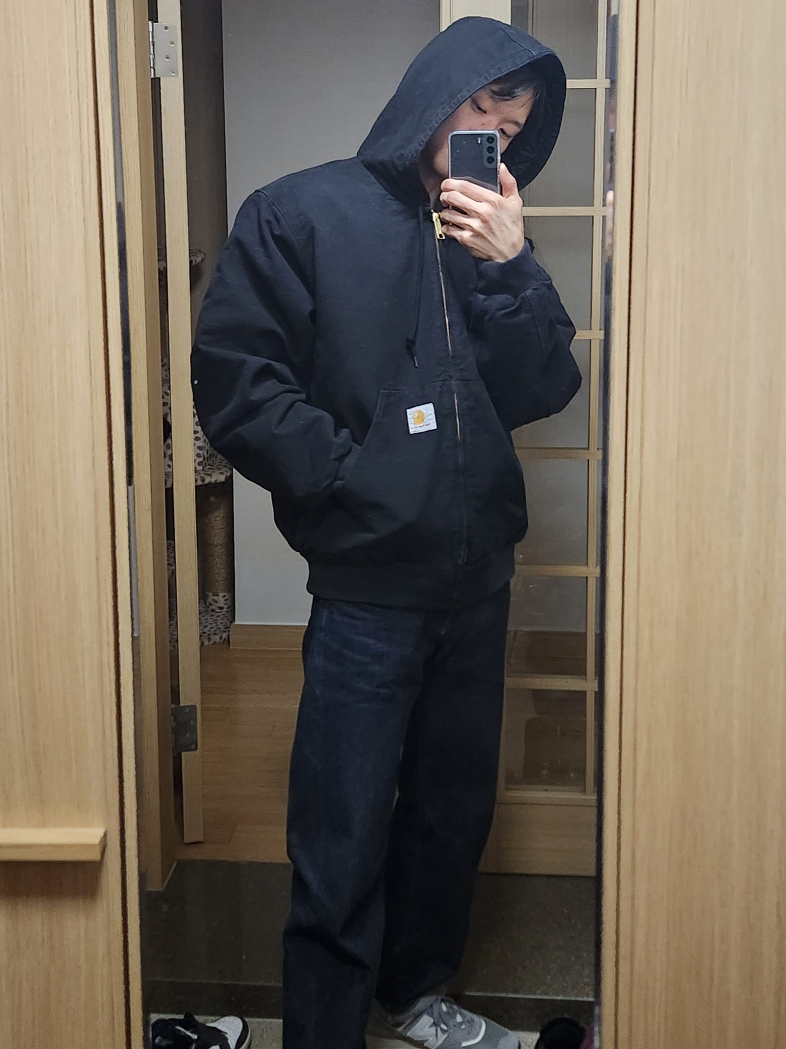 칼하트 WIP 디어본 캔버스 OG 액티브 자켓 블랙 에이지드 캔버스 - 윈터 착용 스타일