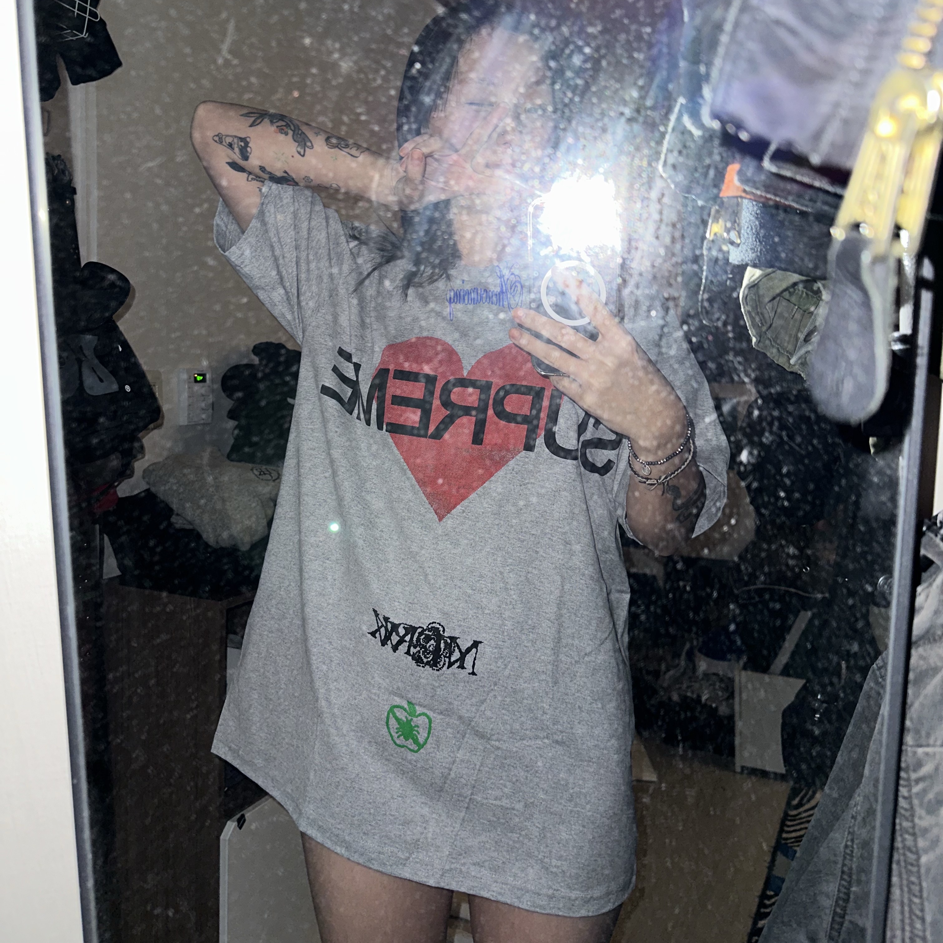 Supreme Announcing T-Shirt Heather Grey - 25SS 착용 스타일