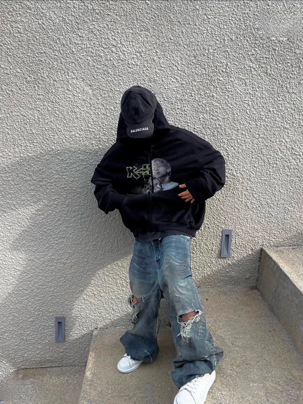 Balenciaga Baggy Pants Light Blue 착용 스타일