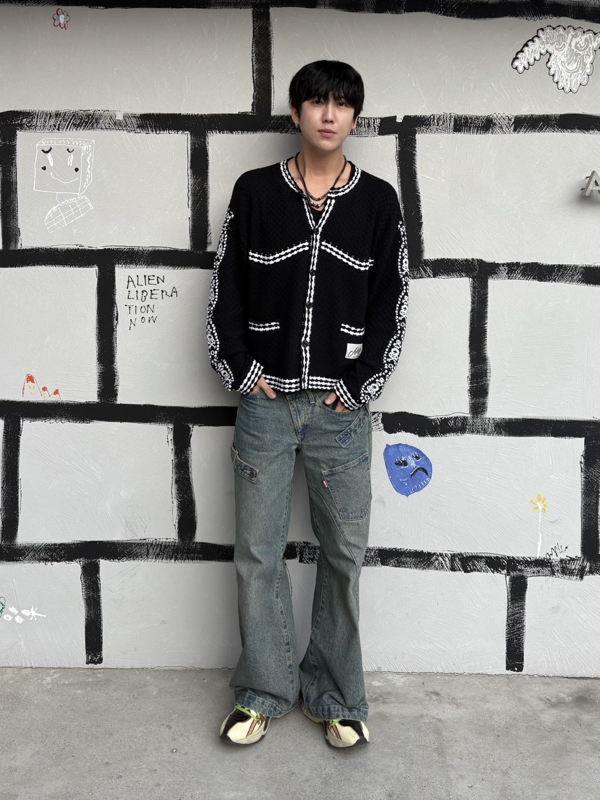 [KREAM 단독] ADSB Andersson Bell x Levi's Women Overlay Jean Tinted Indigo - 24FW, Asics x Andersson Bell HN2-S Protoblast Butter 착용 스타일