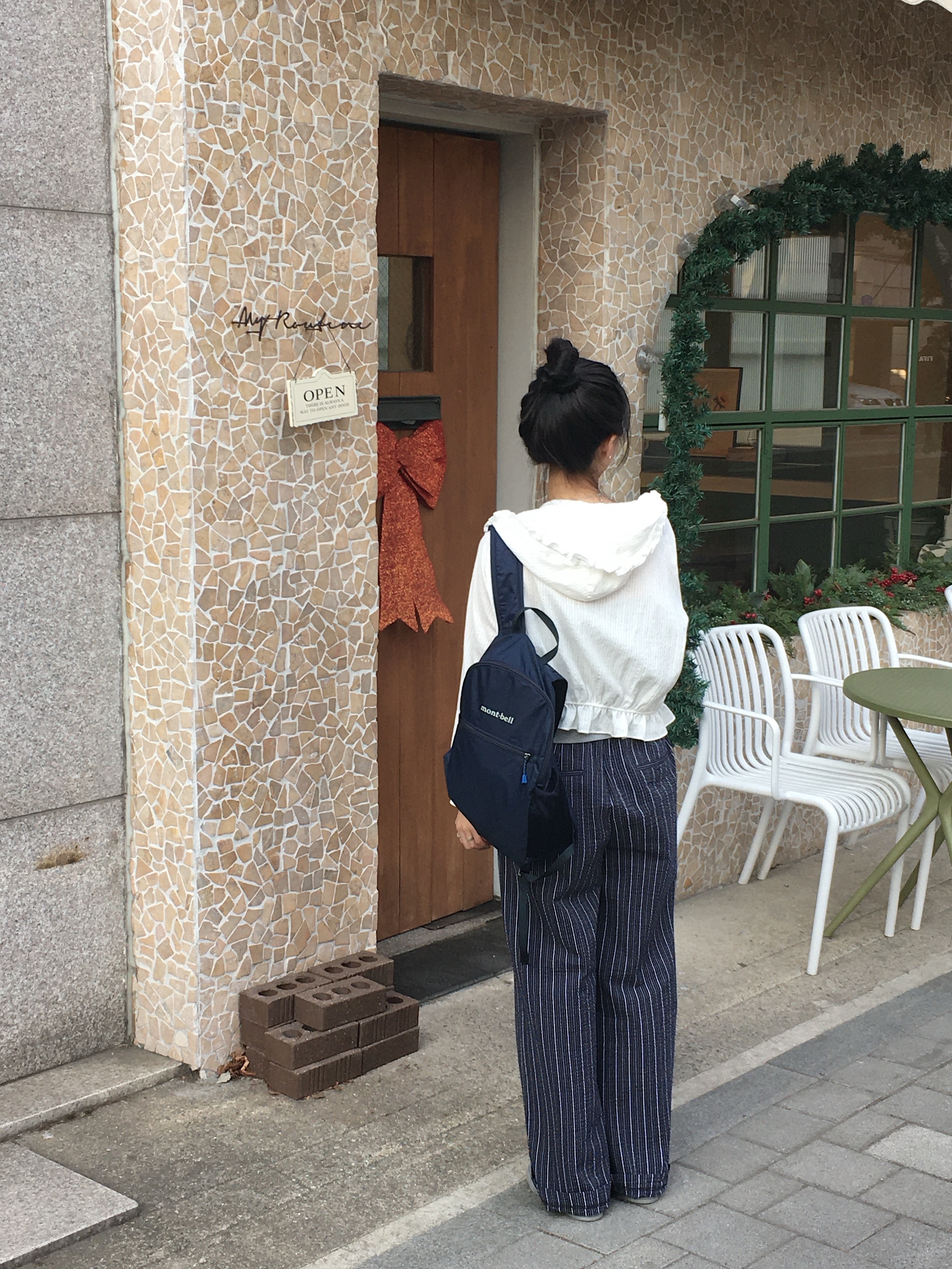 Montbell Pocketable Light Pack 18 Navy 착용 스타일 - 2