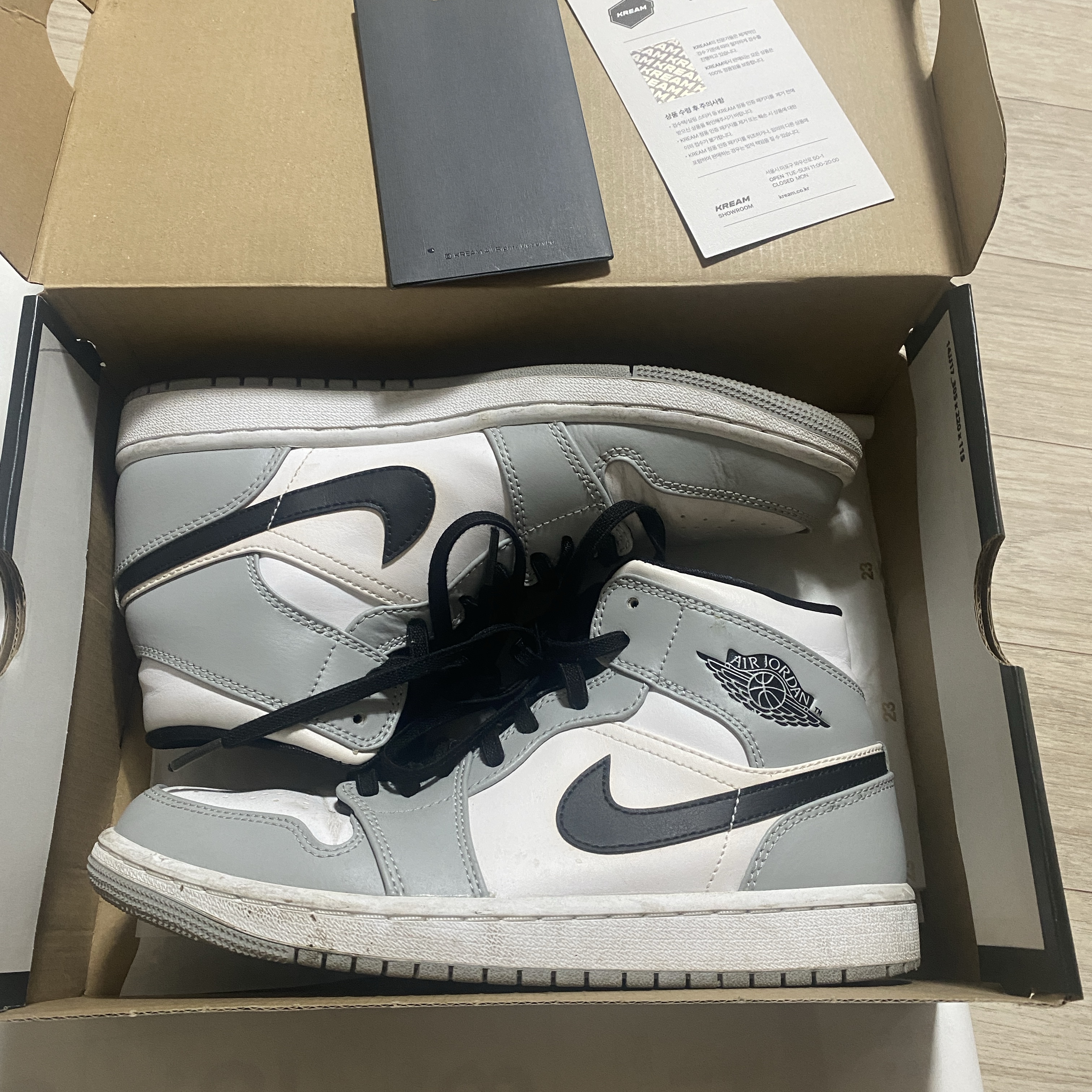 Jordan 1 Mid Light Smoke Grey 착용 스타일