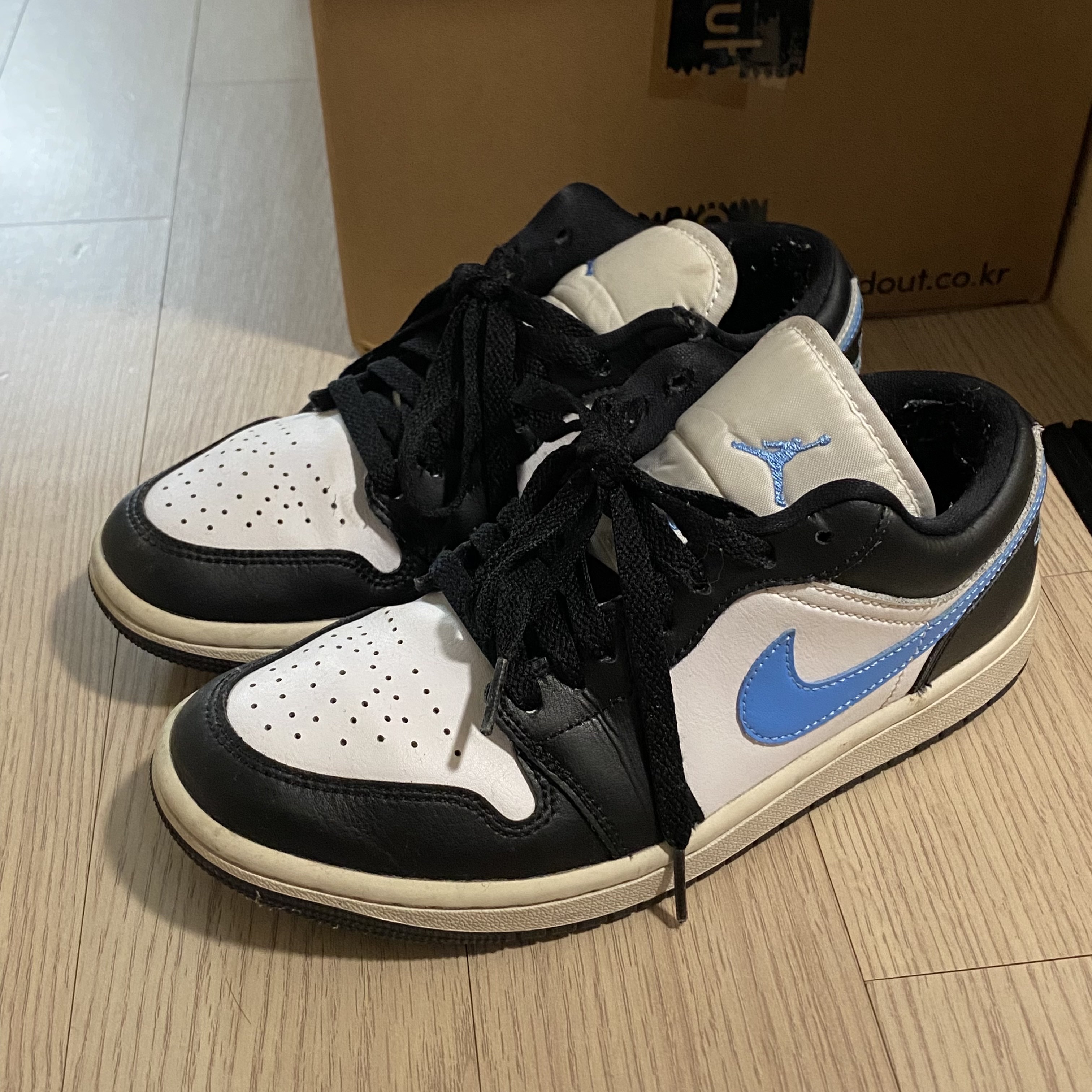(W) Jordan 1 Low Black University Blue 착용 스타일