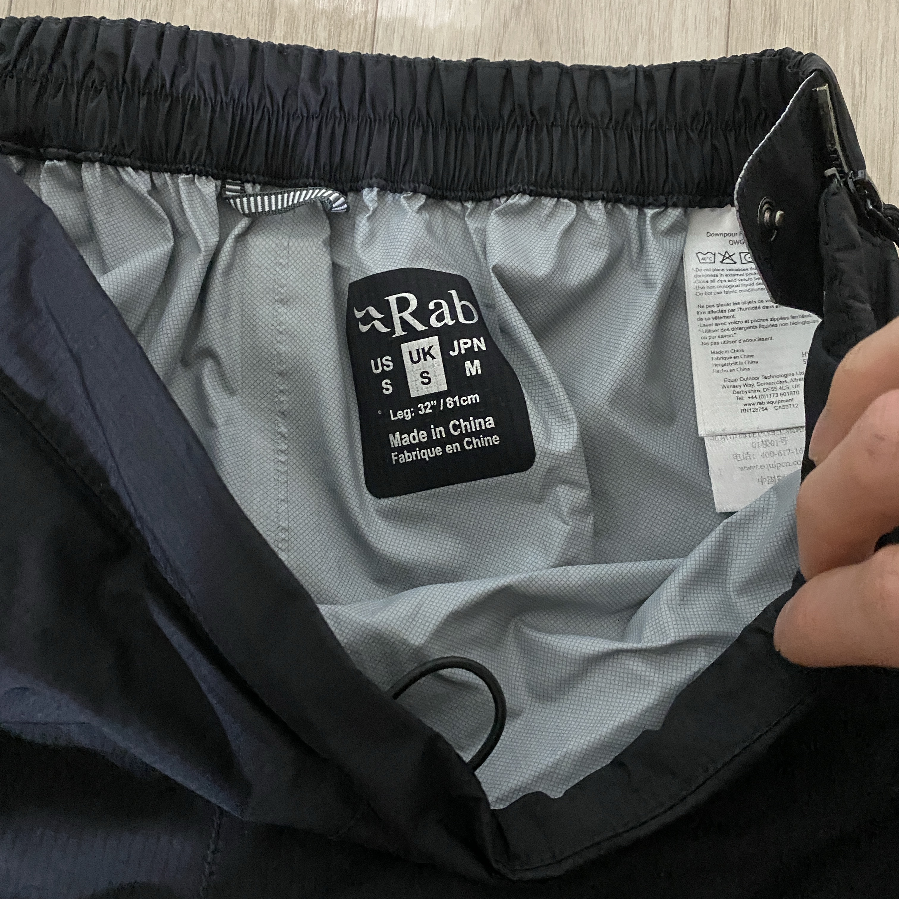 Rab Downpour Plus 2.0 Pant Black 착용 스타일