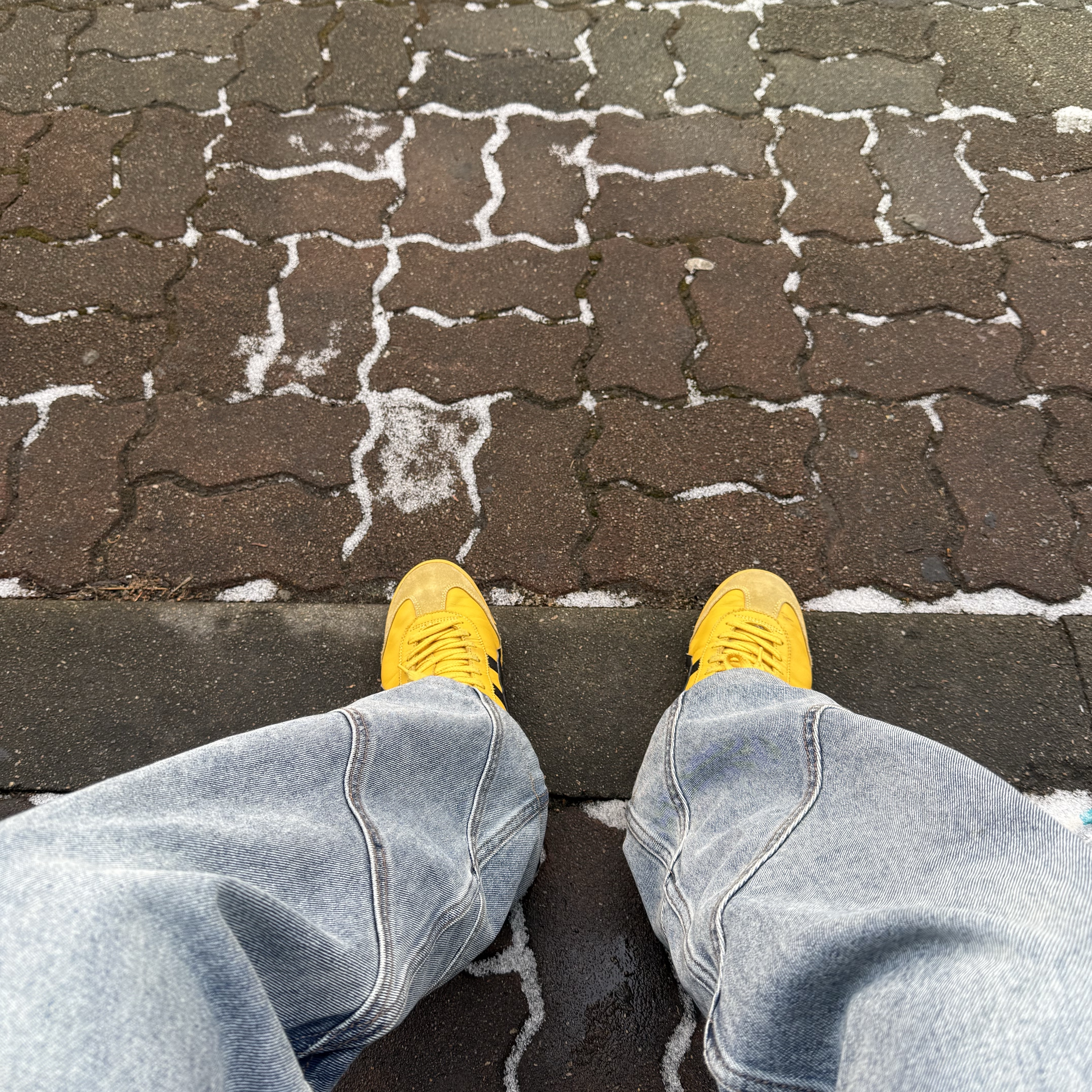 Onitsuka Tiger Mexico 66 Yellow Black 착용 스타일 - 2