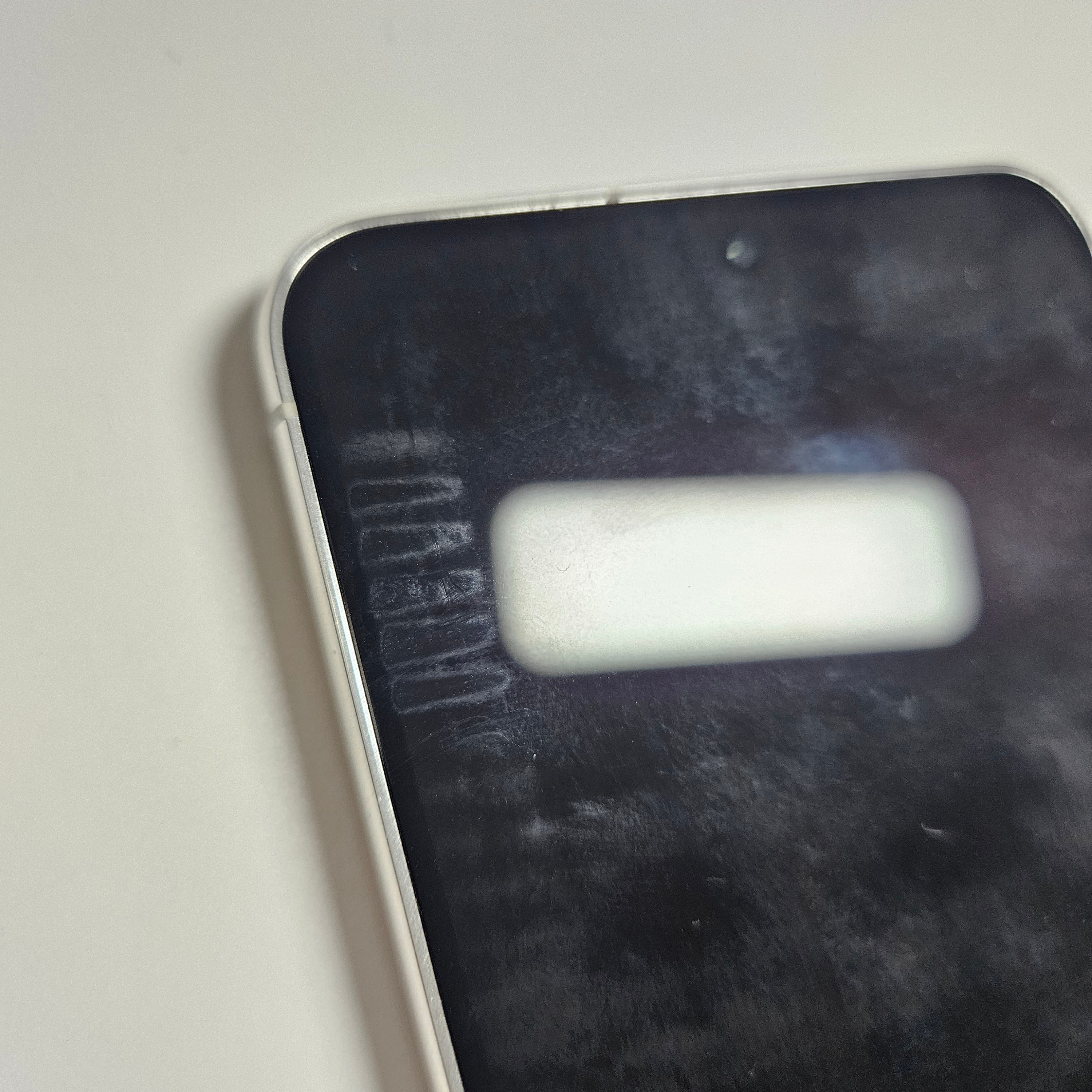[A등급] Refurbished Galaxy S23 256GB Cream 착용 스타일