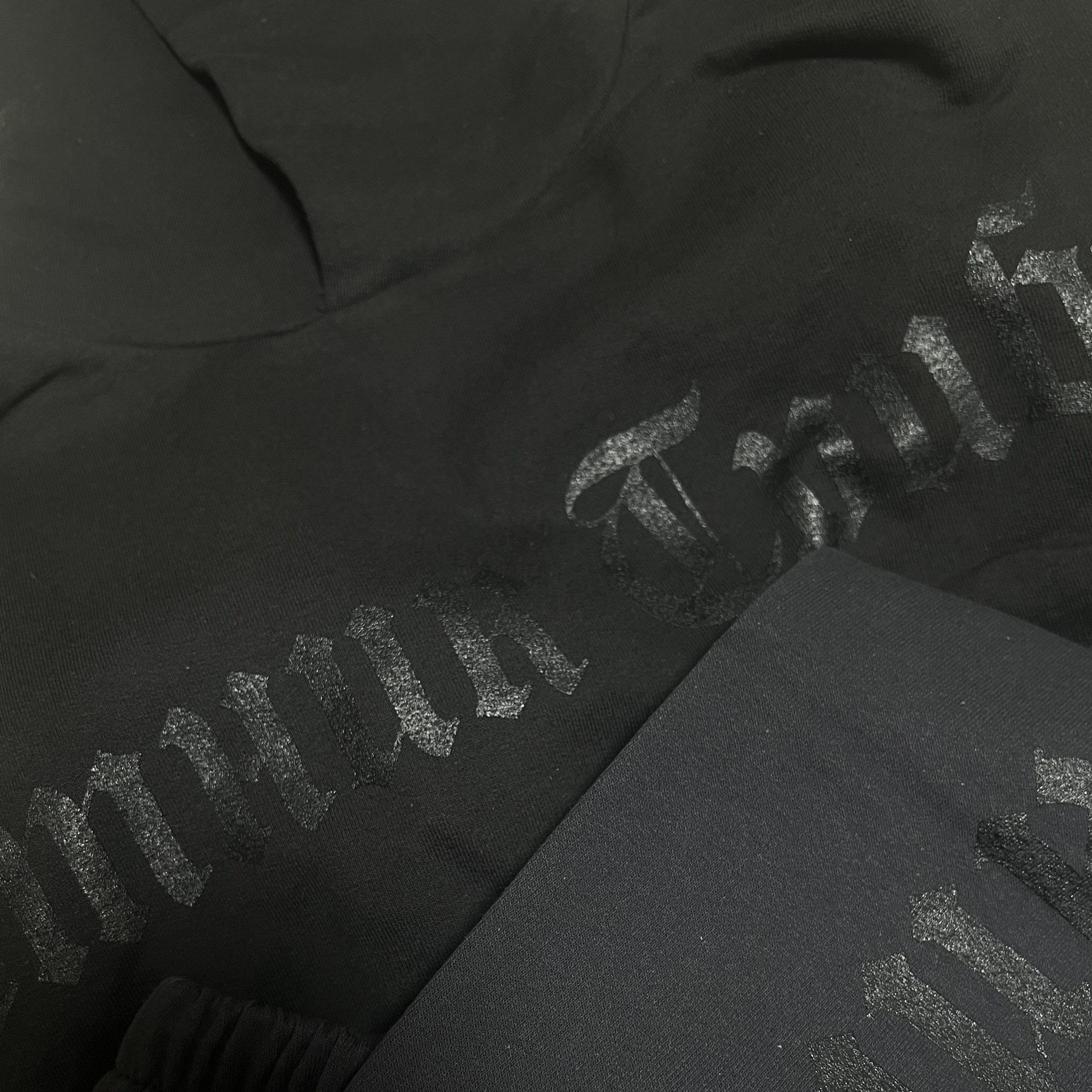 Yeezy x Gosha Rubchinskiy Tribune Herald HD-01 Hoodie Charcoal 착용 스타일