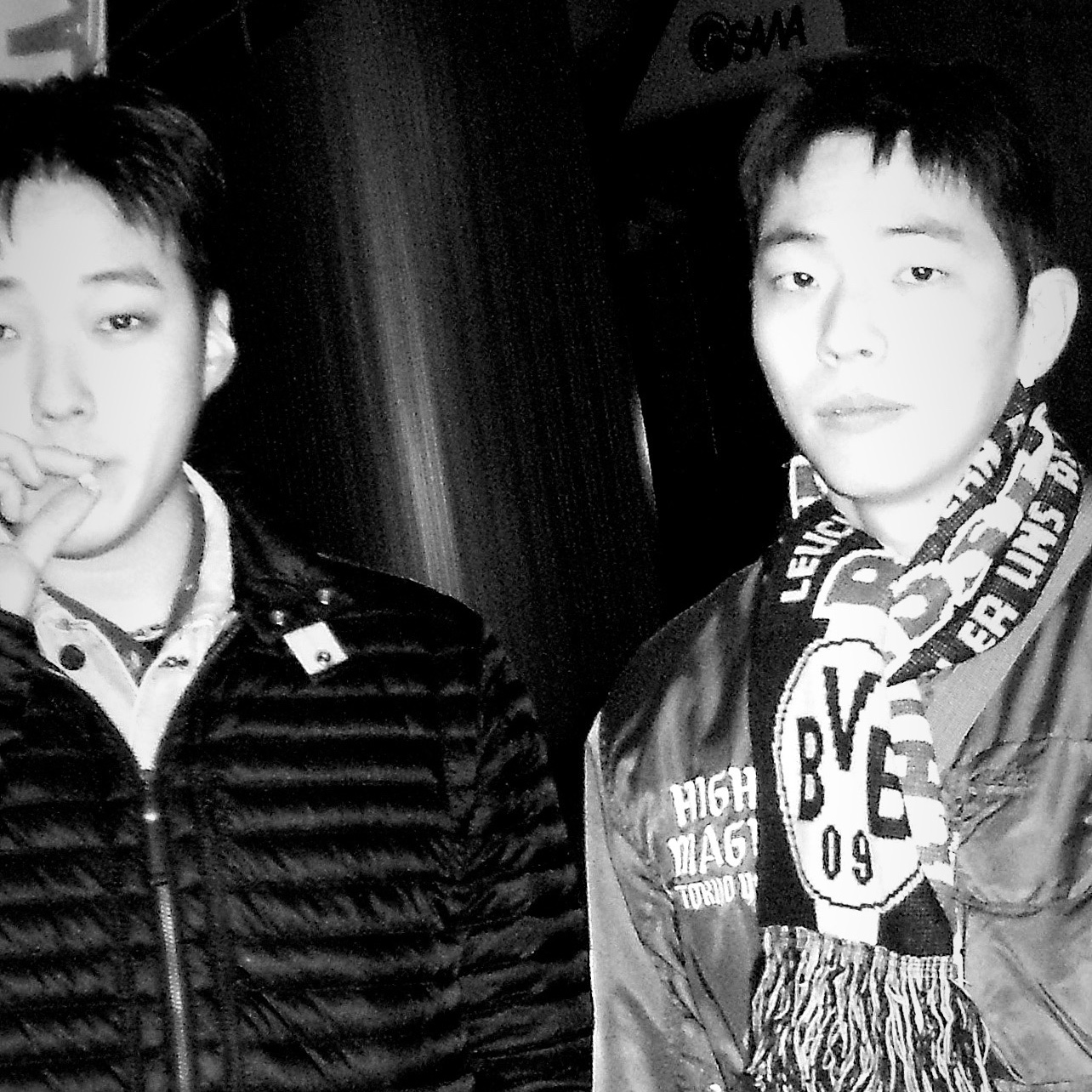 파라점퍼스 유고 쇼트 다운 자켓 블랙 - 24FW, 캐피탈 펠티드 울 드래곤 댄스 해피 스카프 브라운 착용 스타일 - 2