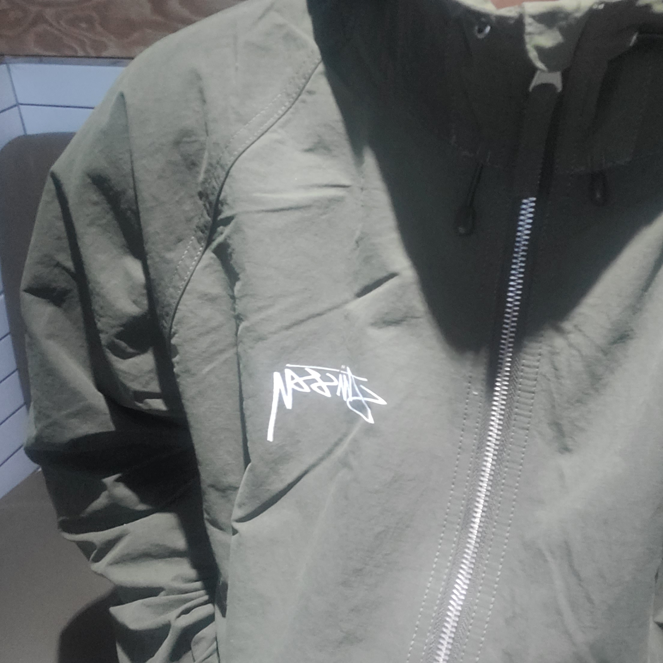 Stussy Wave Dye Beach Shell Jacket Forest Green 착용 스타일