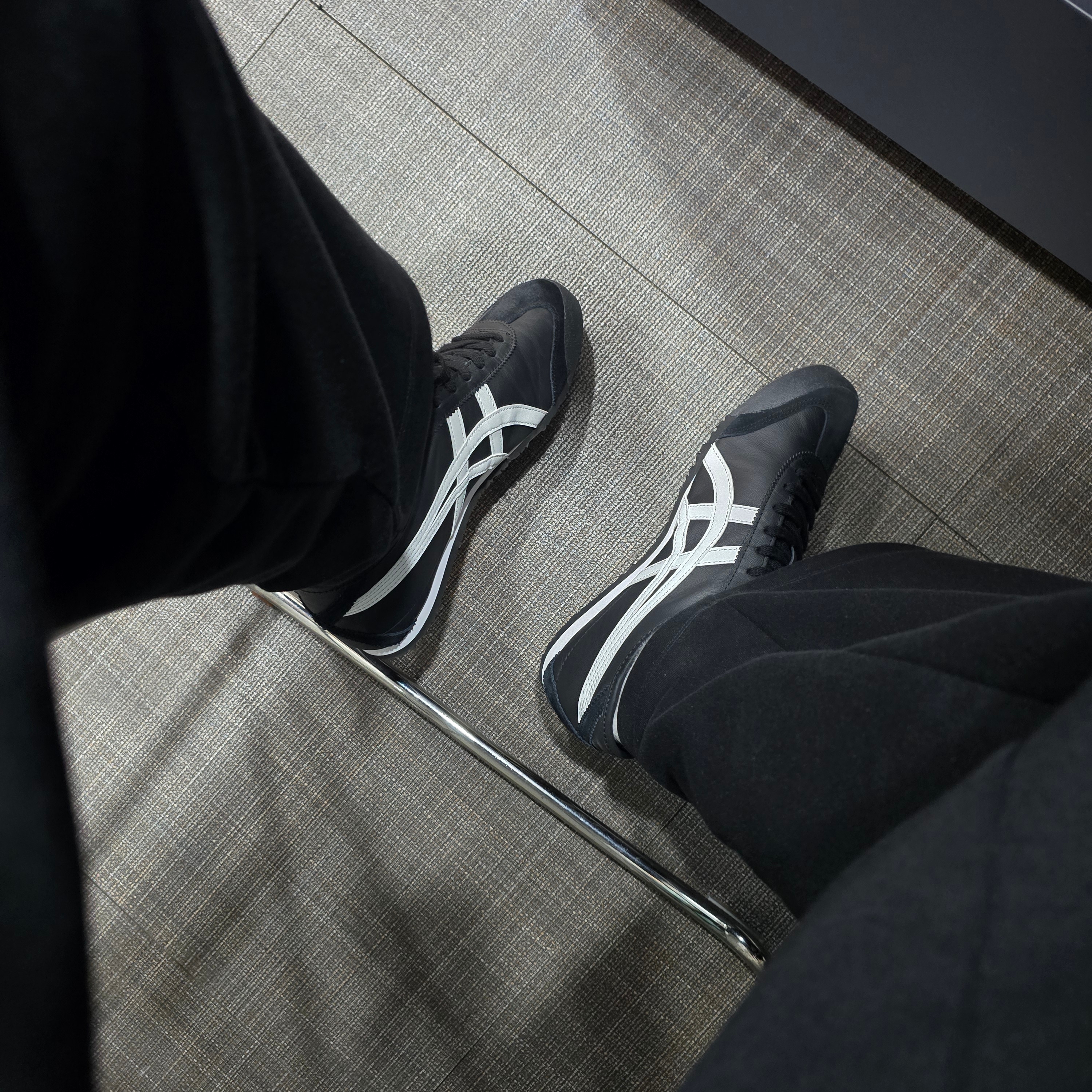 Onitsuka Tiger Mexico 66 Black White 착용 스타일 - 2