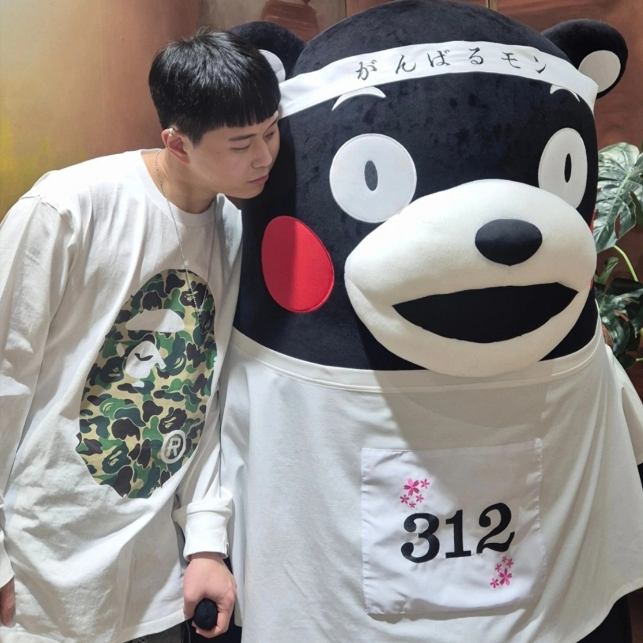 BAPE ABC Camo Big Ape Head L/S T-Shirt White Green, Chrome Hearts Dog Tag Tiny Cut Out Cross Pendant Silver 착용 스타일