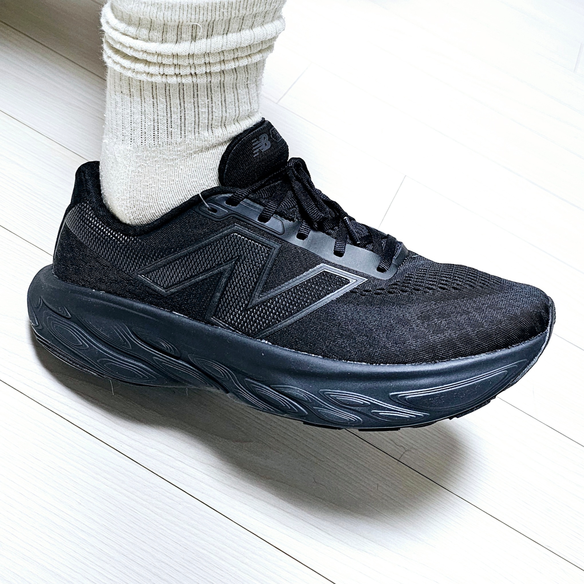 New Balance Fresh Foam X 1080v14 Black Black Metallic - 2E Wide 착용 스타일 - 1