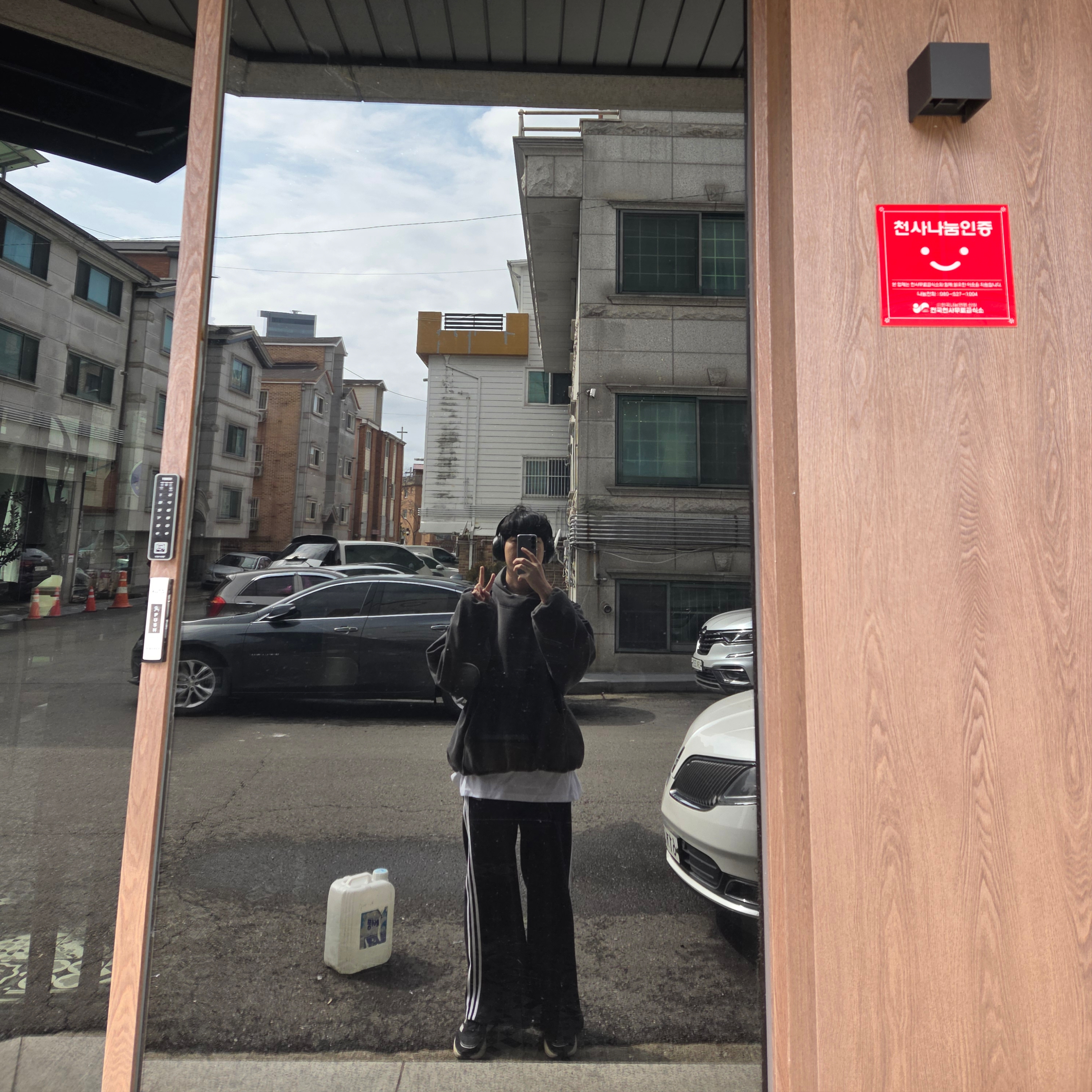 Yeezy Gap Engineered By Balenciaga Dove Hoodie Black, (W) Adidas Essentials 3-Stripes French Terry Wide Pants Black - KR Sizing 착용 스타일