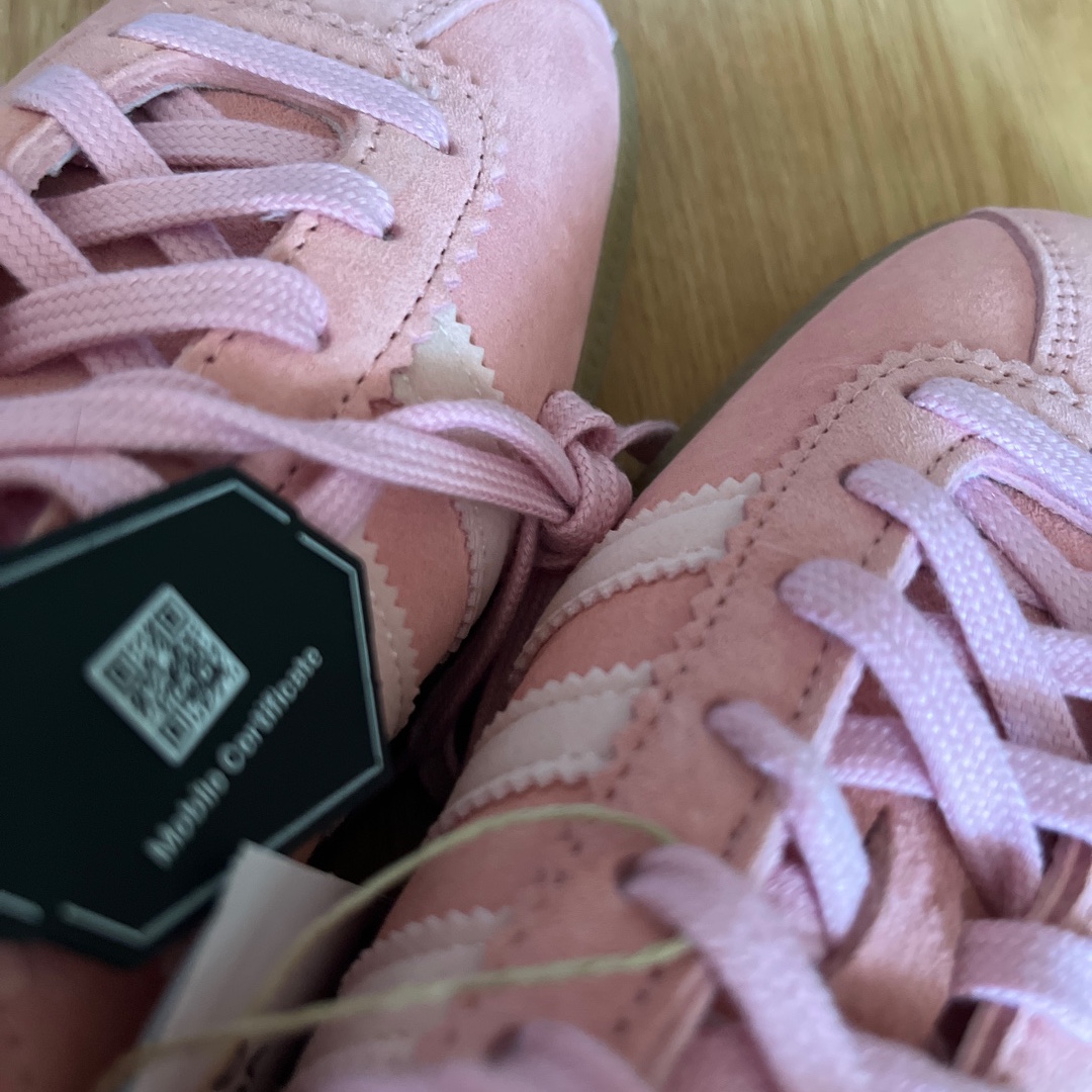 Adidas Bermuda Glow Pink 착용 스타일