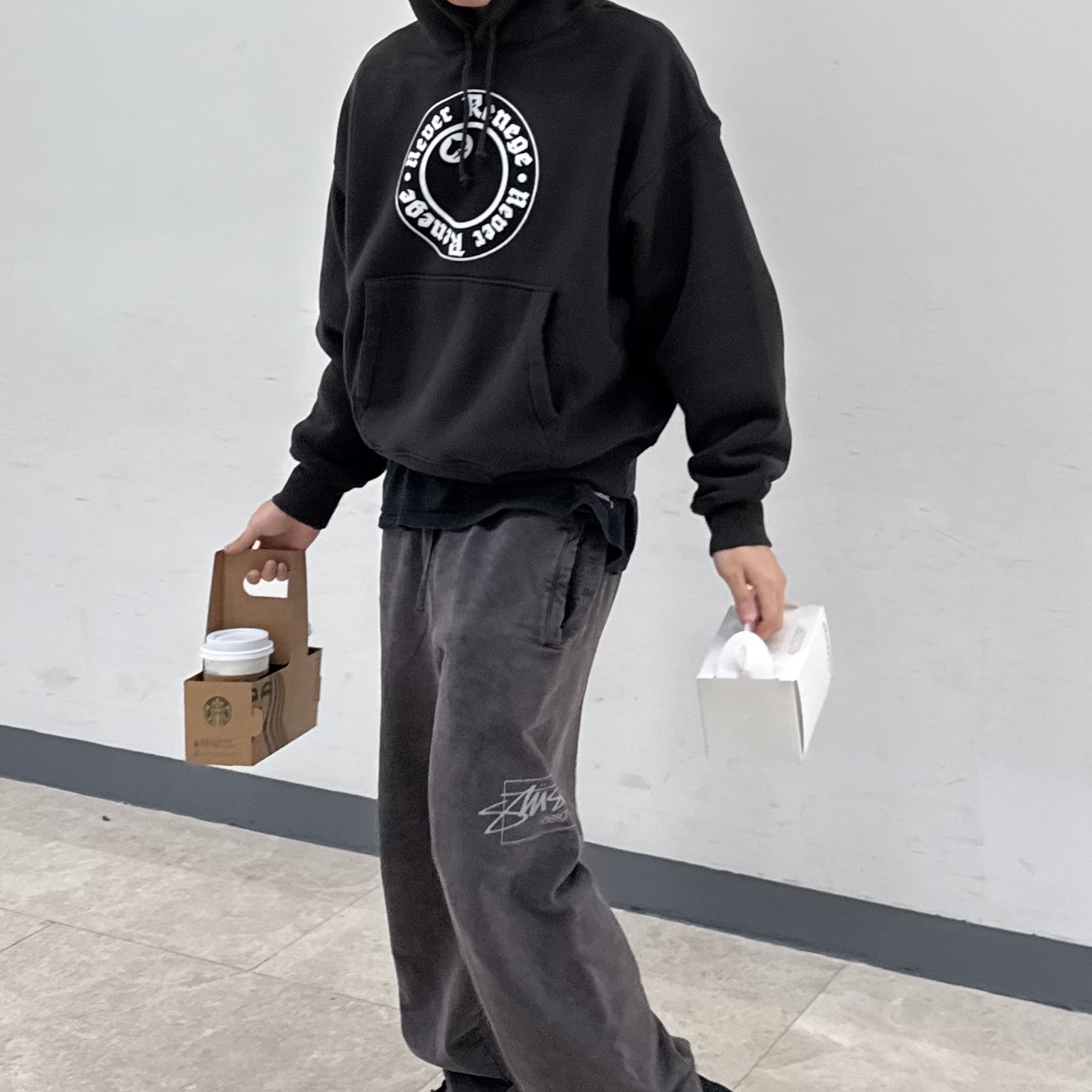 Stussy x Denim Tears Graphic Hoodie Black 착용 스타일 - 4