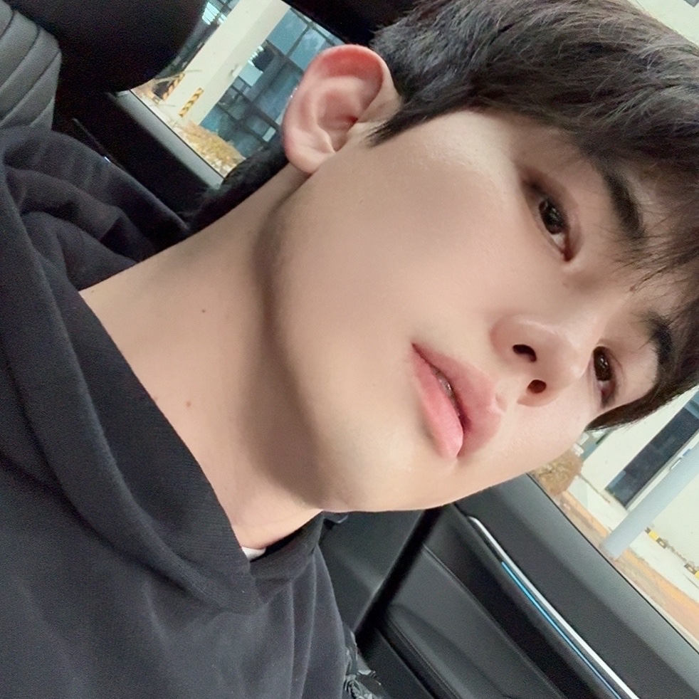 (W) Balenciaga Maison Balenciaga Wide Fit Hoodie Black, Balenciaga Maison Wide Fit Hoodie Black 착용 스타일