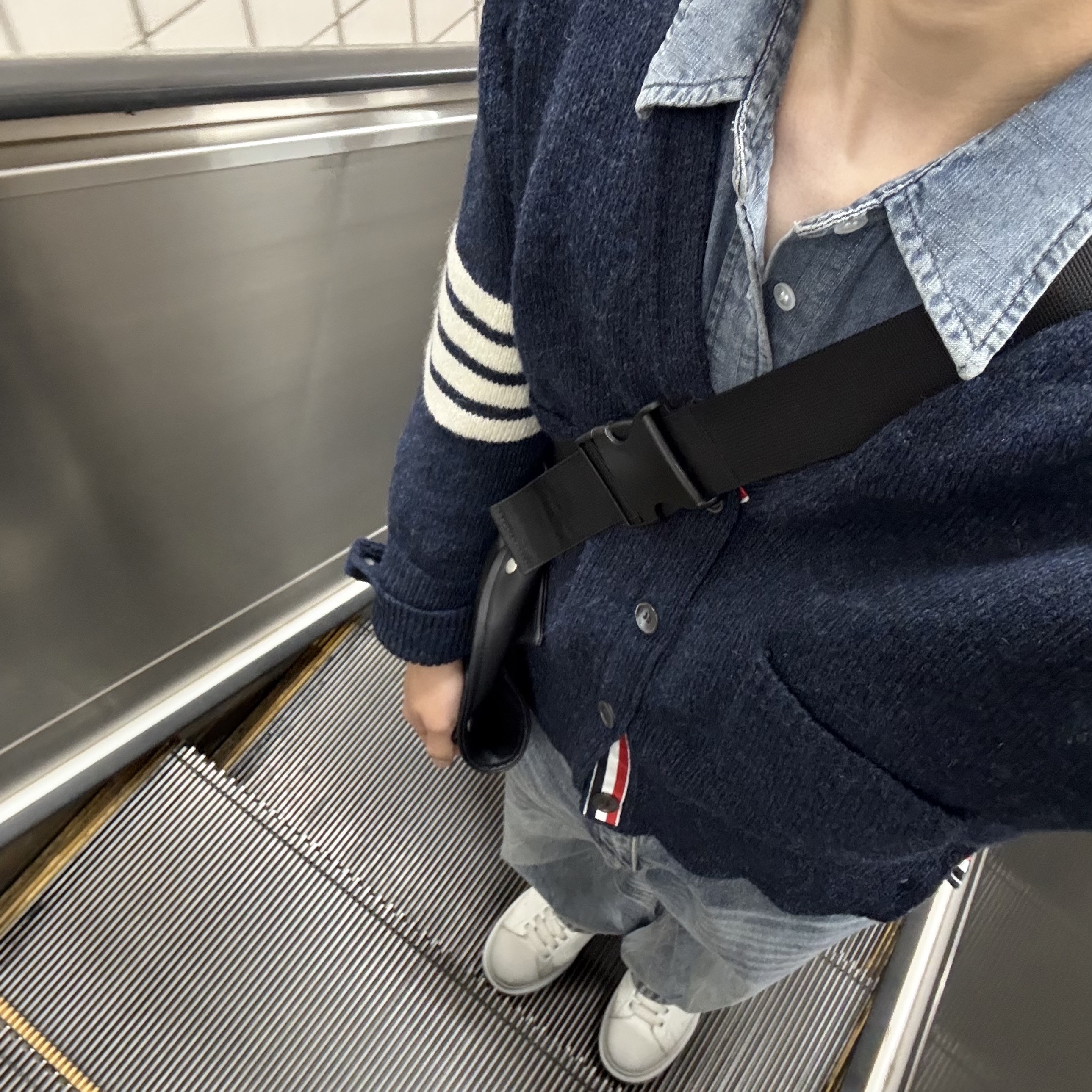 Thom Browne Shetland 4-Bar Classic Cardigan Navy Blue 착용 스타일