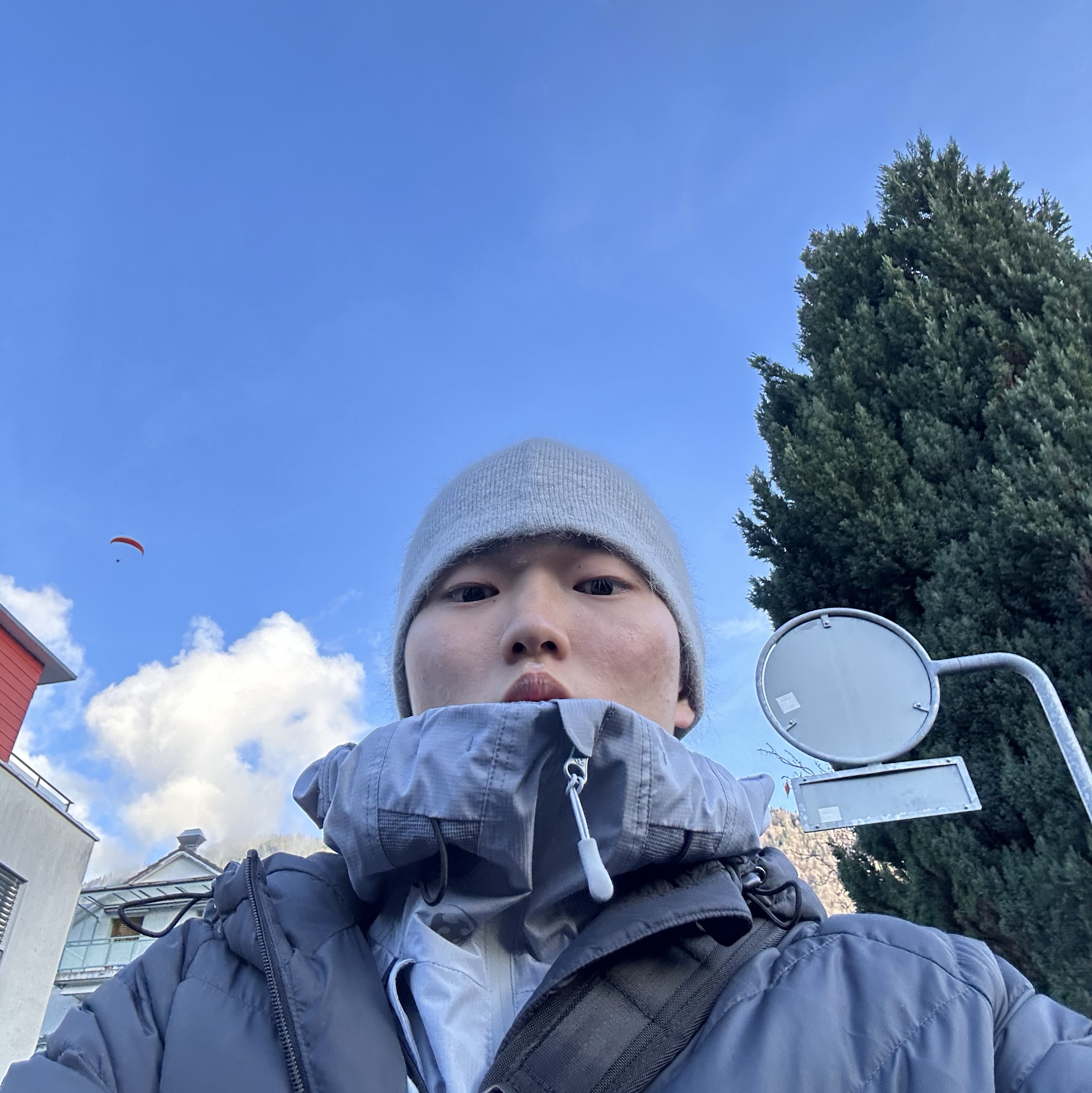 산산기어 윈드 쉴디드 자켓 아이스 그레이 - 24SS, 해칭룸 웹 구스 다운 퍼퍼 차콜 착용 스타일 - 2