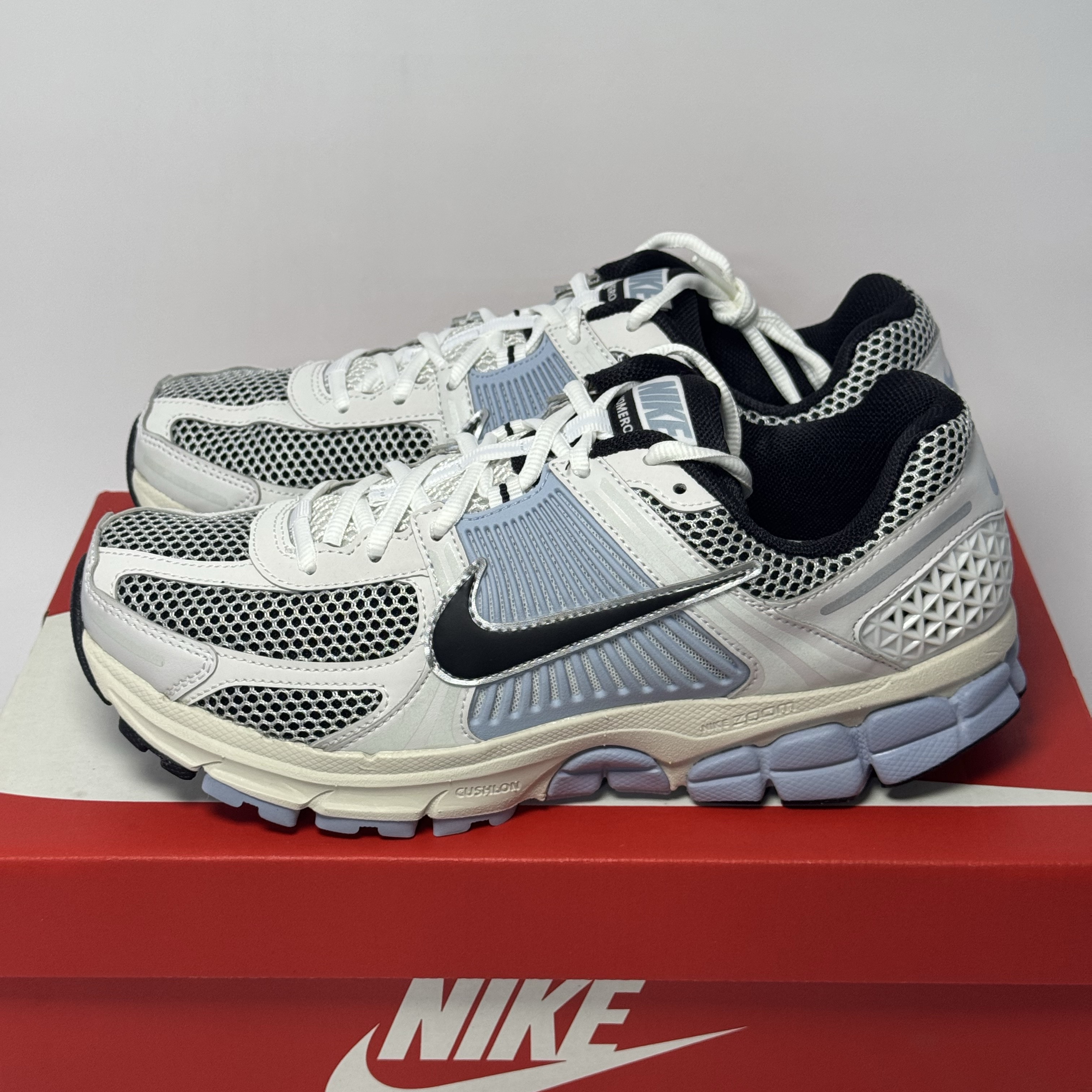 (W) Nike Zoom Vomero 5 Platinum Tint Black 착용 스타일 - 2